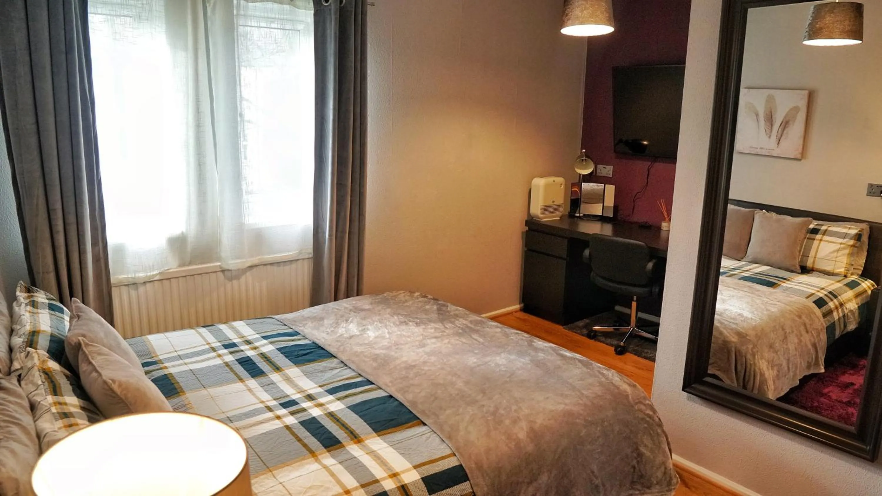 Bed in North London Apartment - Edmonton