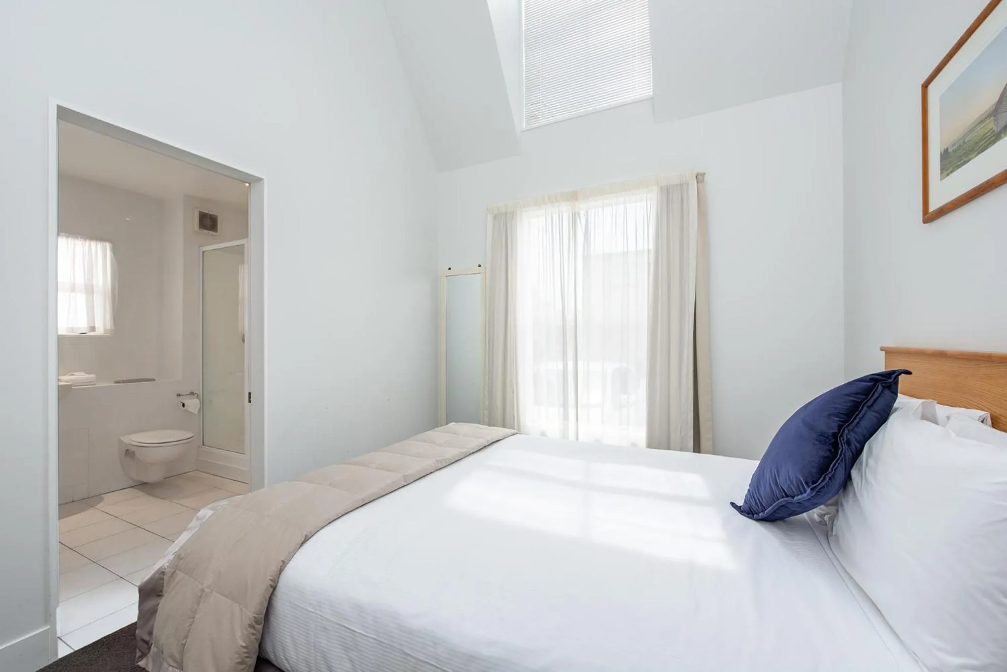 Bed in Apollo Lodge - Free Parking