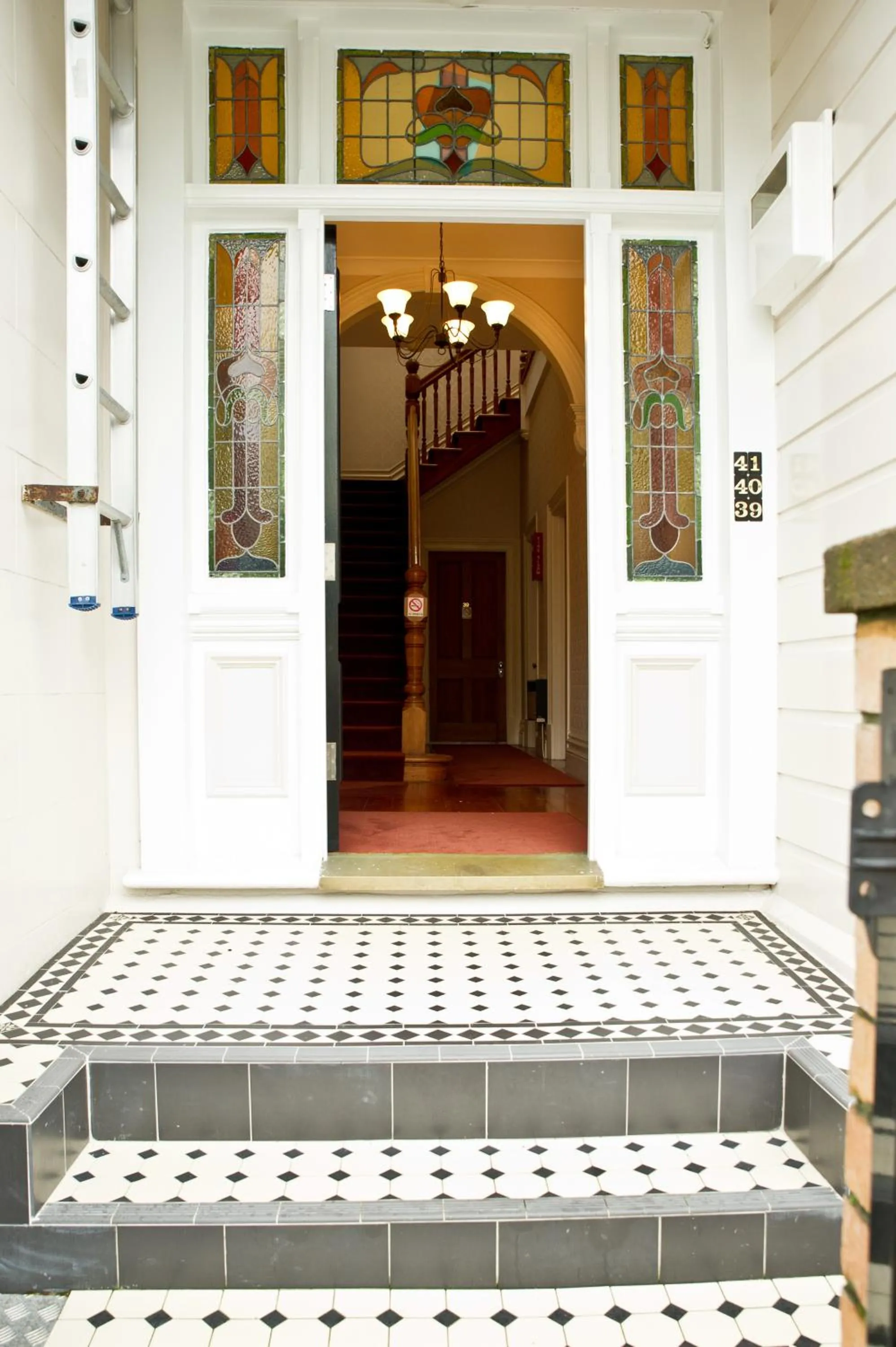 Facade/entrance in Apollo Lodge - Free Parking