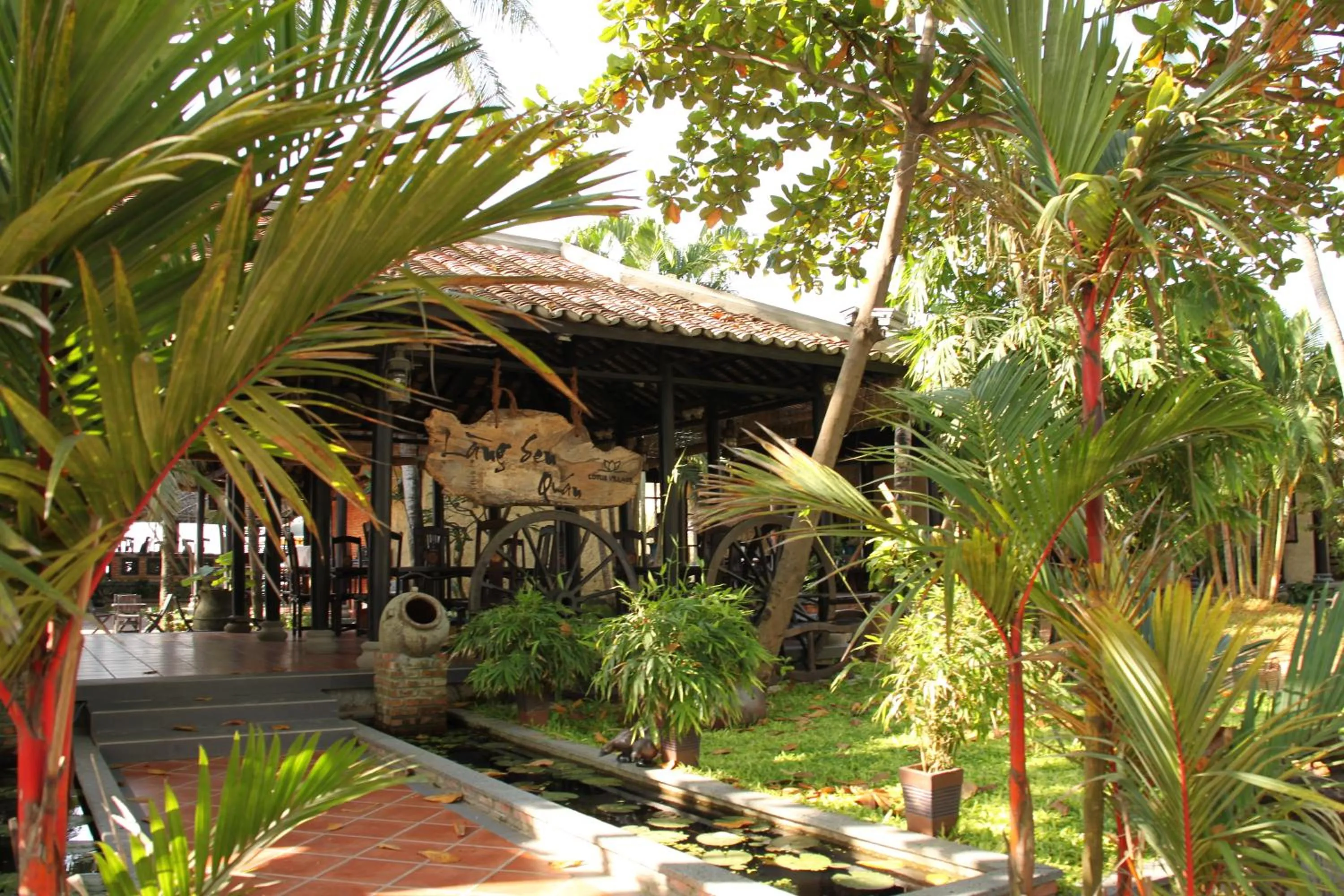 Restaurant/places to eat in Lotus Village Resort