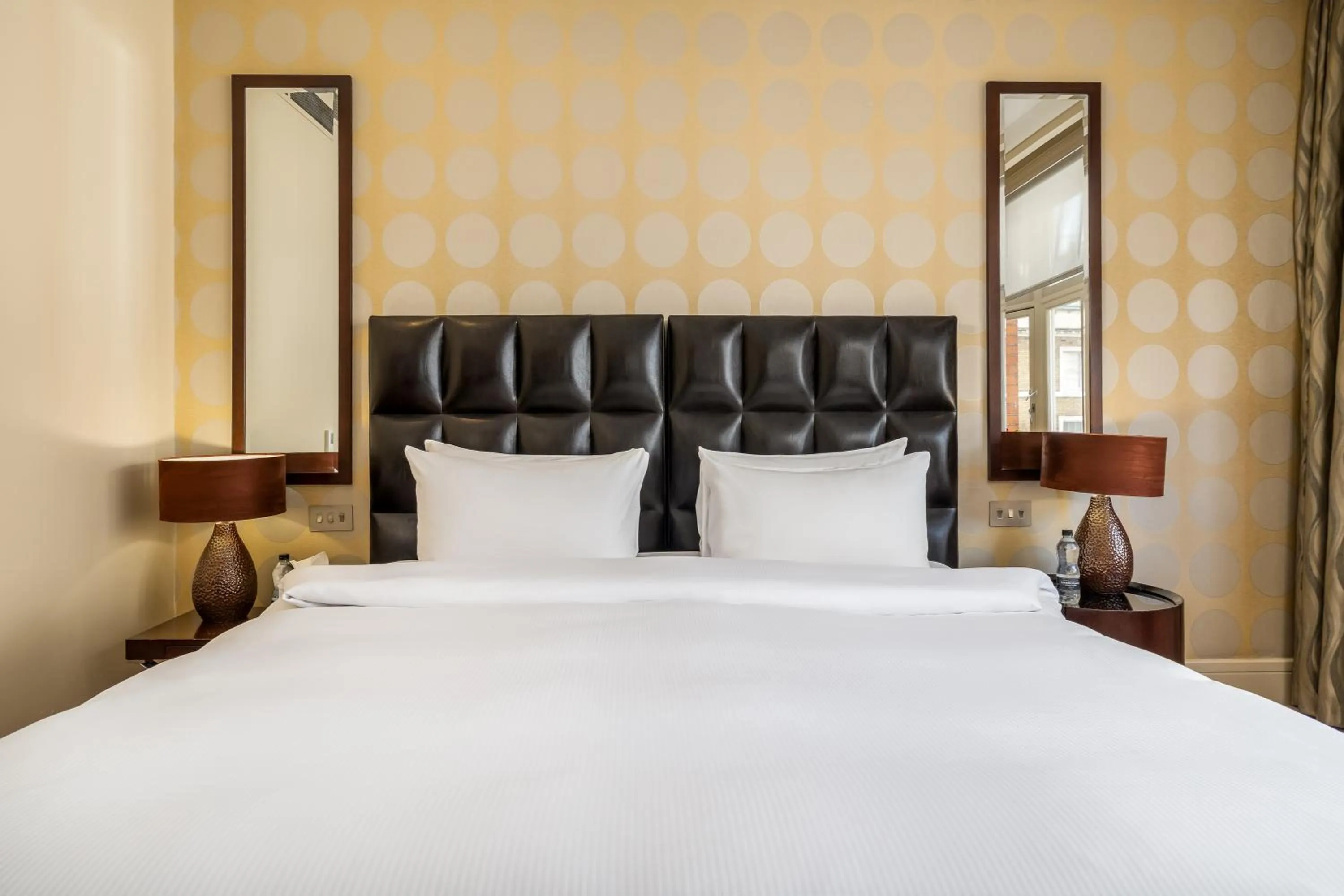 Bedroom, Bed in Washington Mayfair Hotel