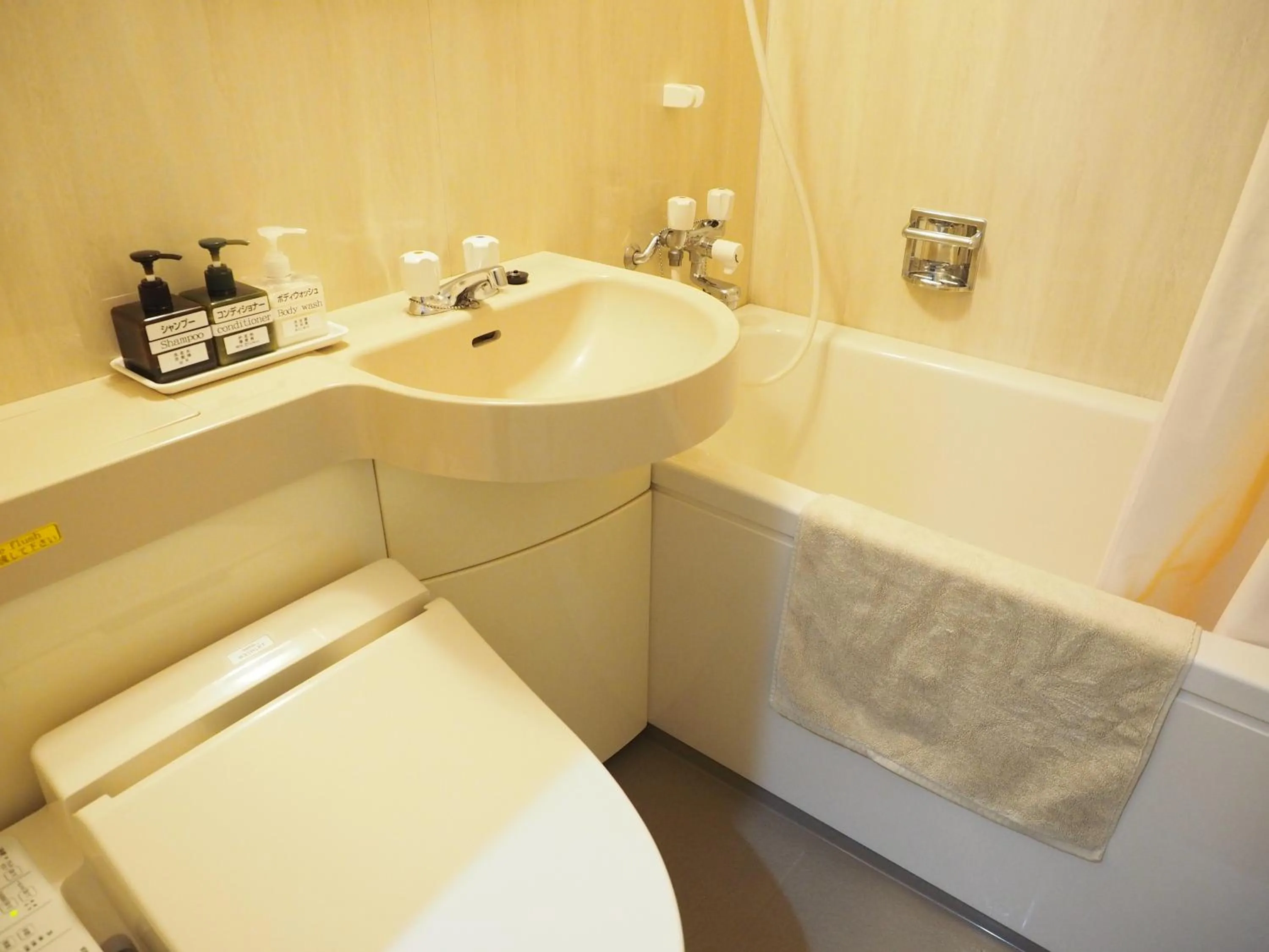 Shower in Shin-Osaka Youth Hostel