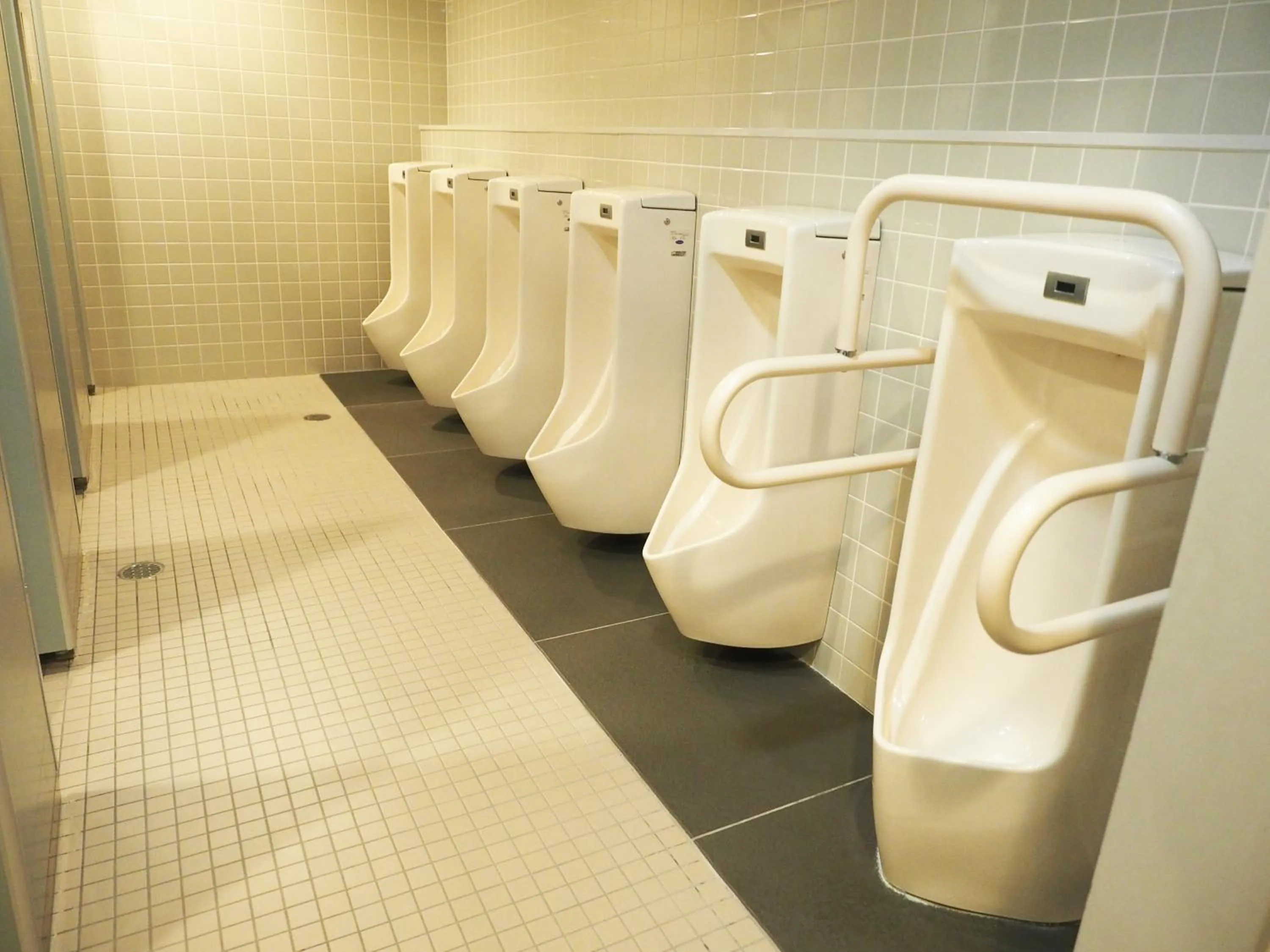 Toilet in Shin-Osaka Youth Hostel