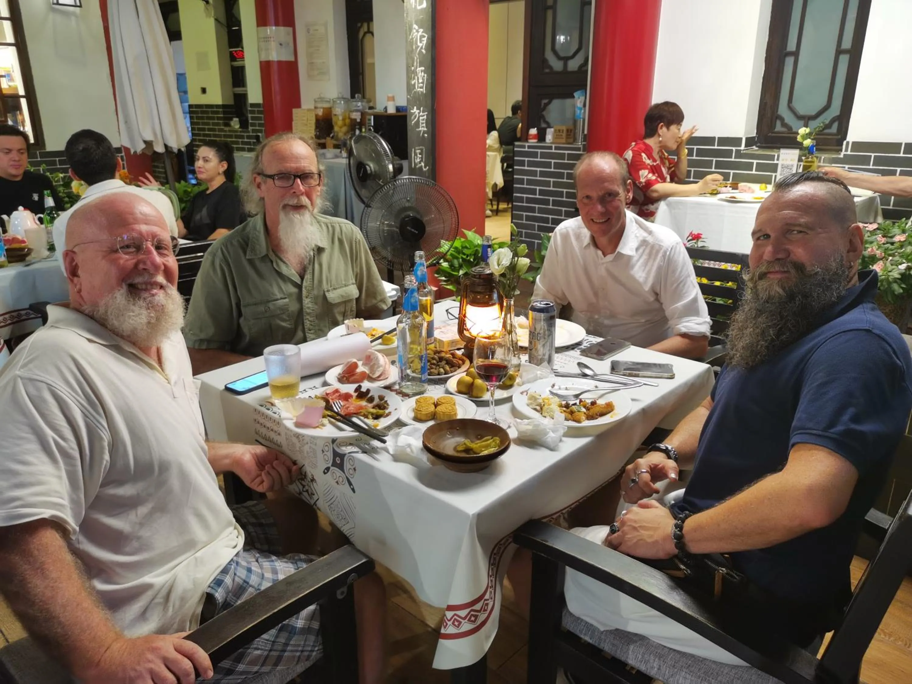 Activities in Wenjun Courtyard Hotel---3mins walk from Tonghuimen metro station ,next to People`s Park, fluent English service ,travel agency