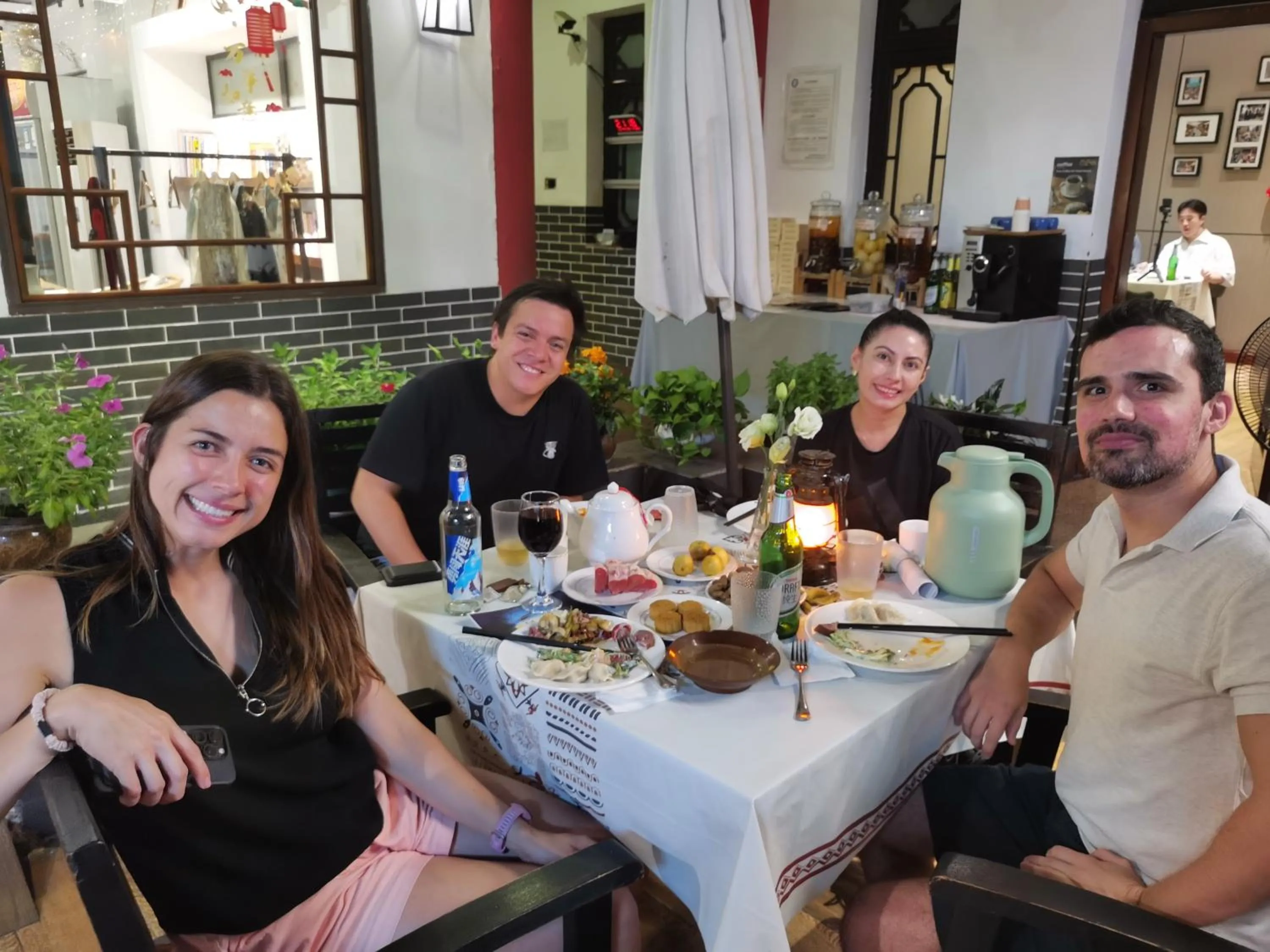 Activities in Wenjun Courtyard Hotel---3mins walk from Tonghuimen metro station ,next to People`s Park, fluent English service ,travel agency