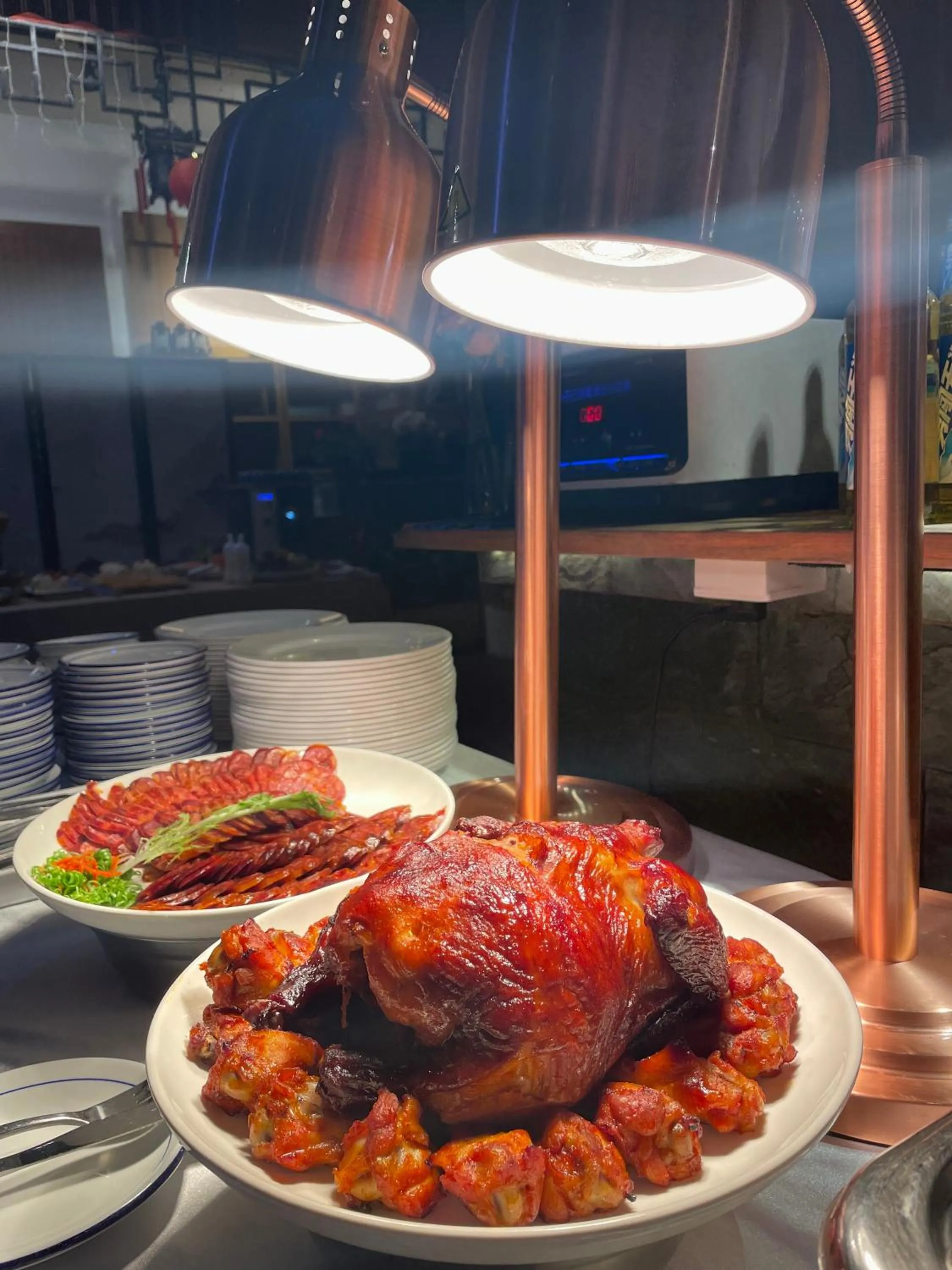 Banquet/Function facilities in Wenjun Courtyard Hotel---3mins walk from Tonghuimen metro station ,next to People`s Park, fluent English service ,travel agency