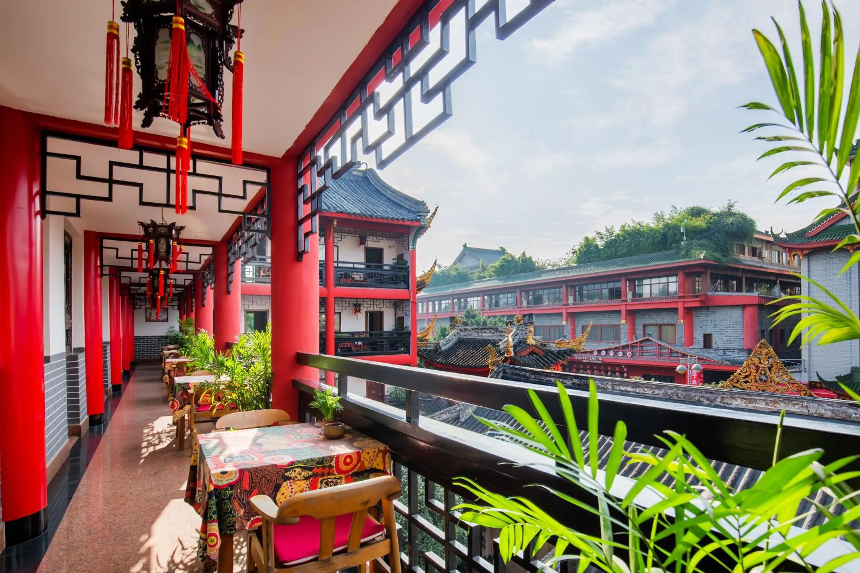 Balcony/Terrace in Wenjun Courtyard Hotel---3mins walk from Tonghuimen metro station ,next to People`s Park, fluent English service ,travel agency
