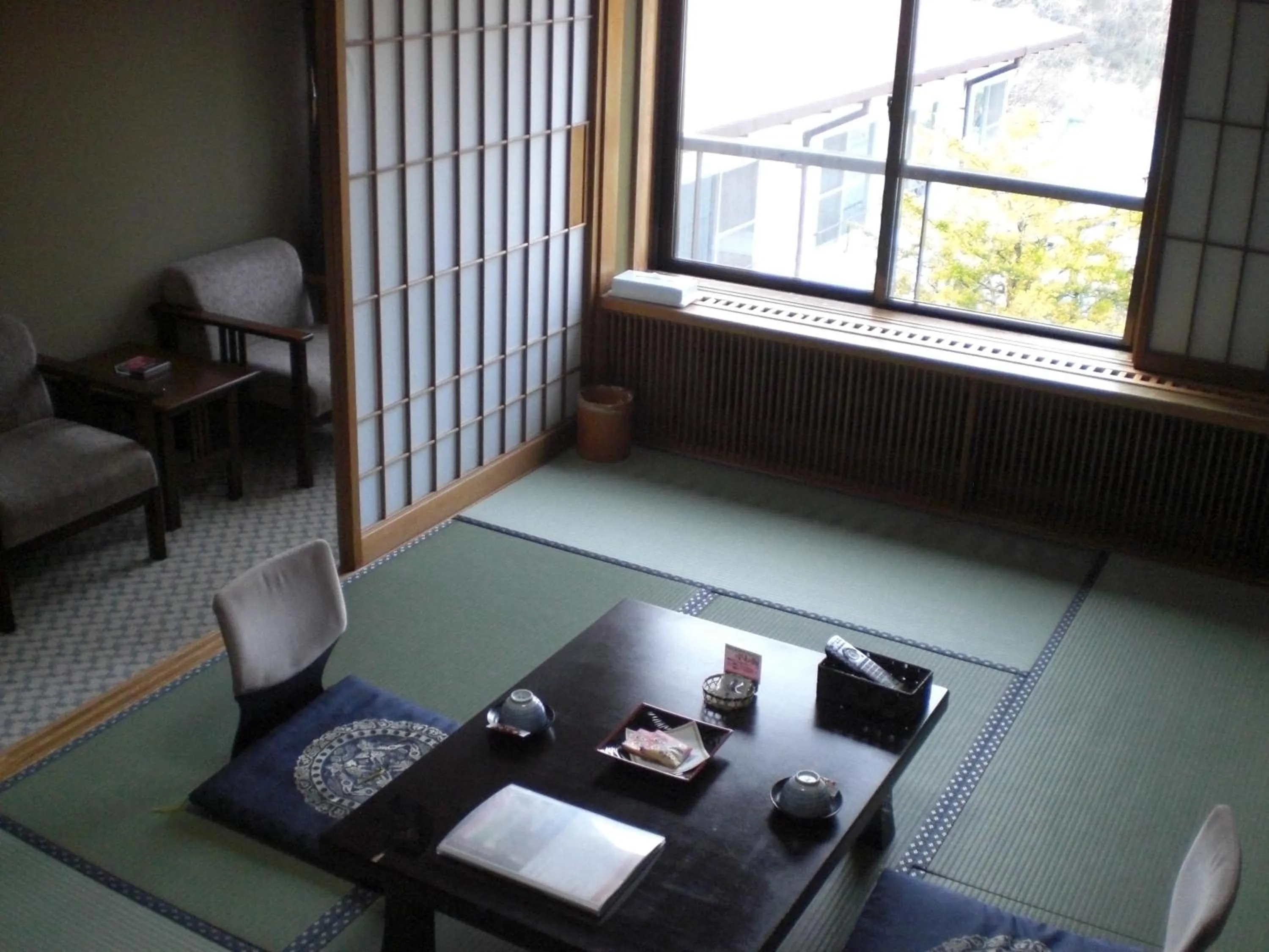 Seating area in Okada Ryokan Warakutei
