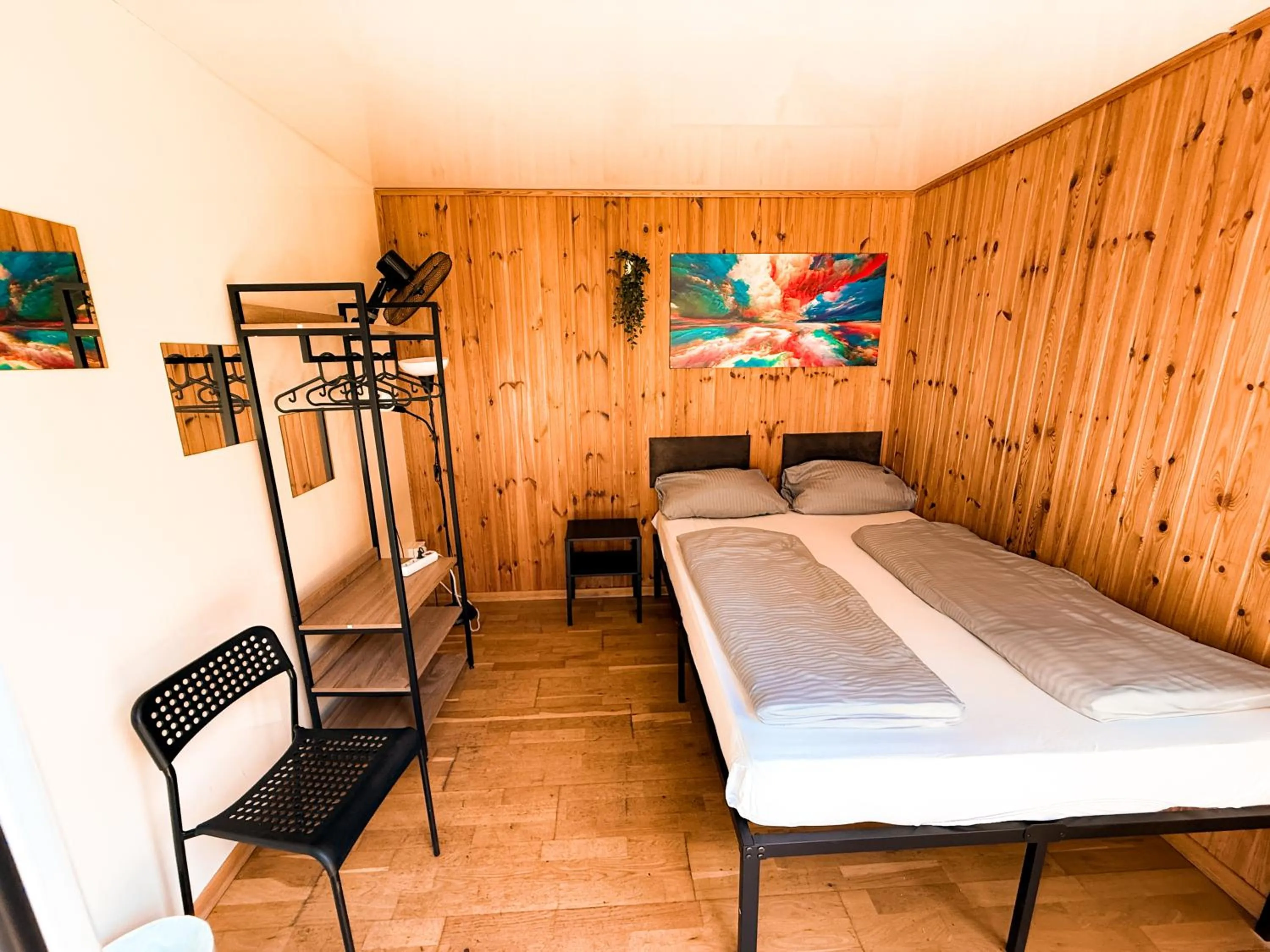 Bedroom, Bed in EASY Lodges Berlin