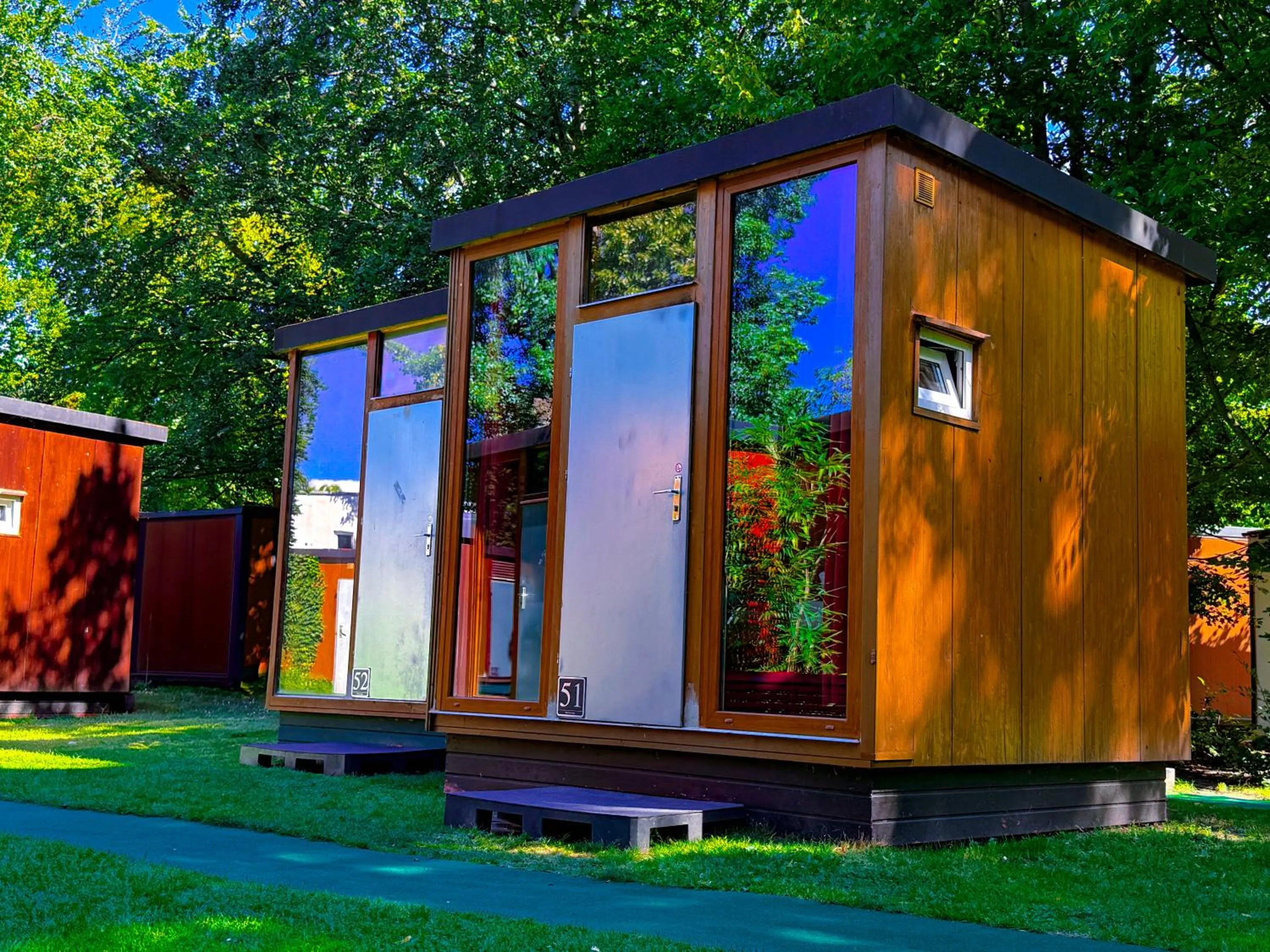 Garden view in EASY Lodges Berlin