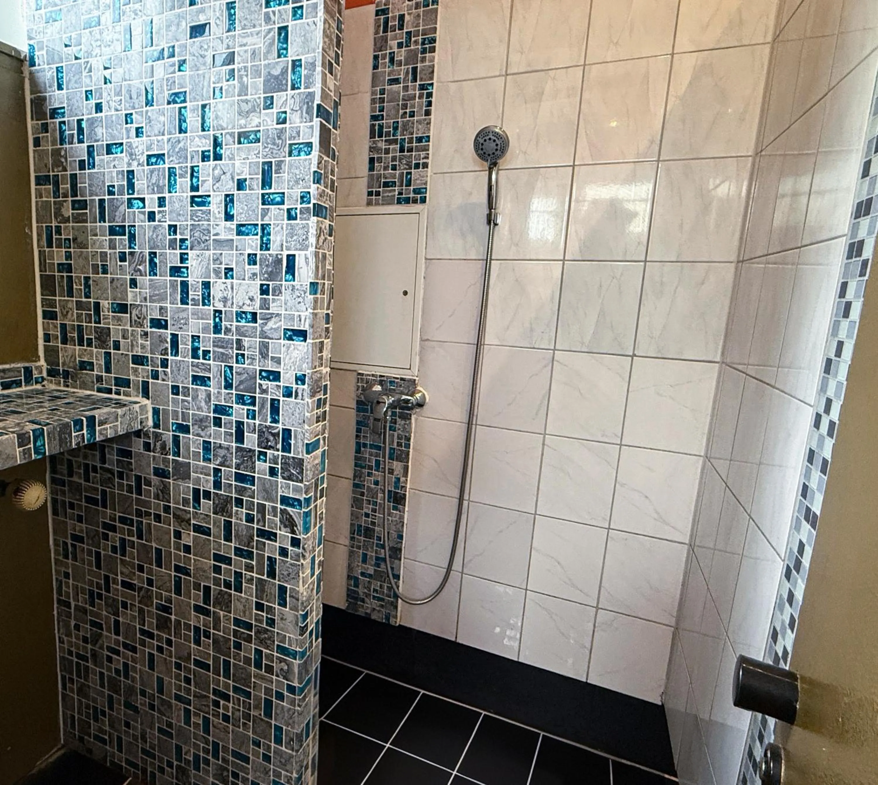 Shower in EASY Lodges Berlin