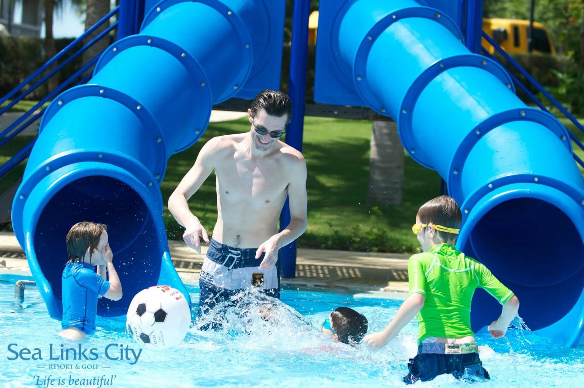 Swimming pool in Sea Links Beach Villa