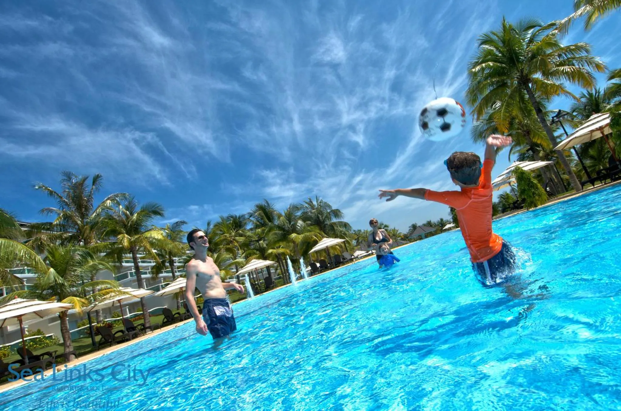 Swimming pool in Sea Links Beach Villa