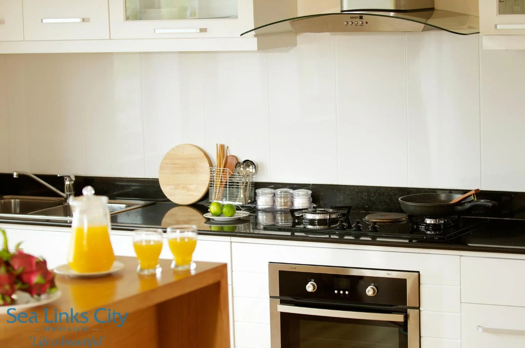 Kitchen or kitchenette in Sea Links Beach Villa