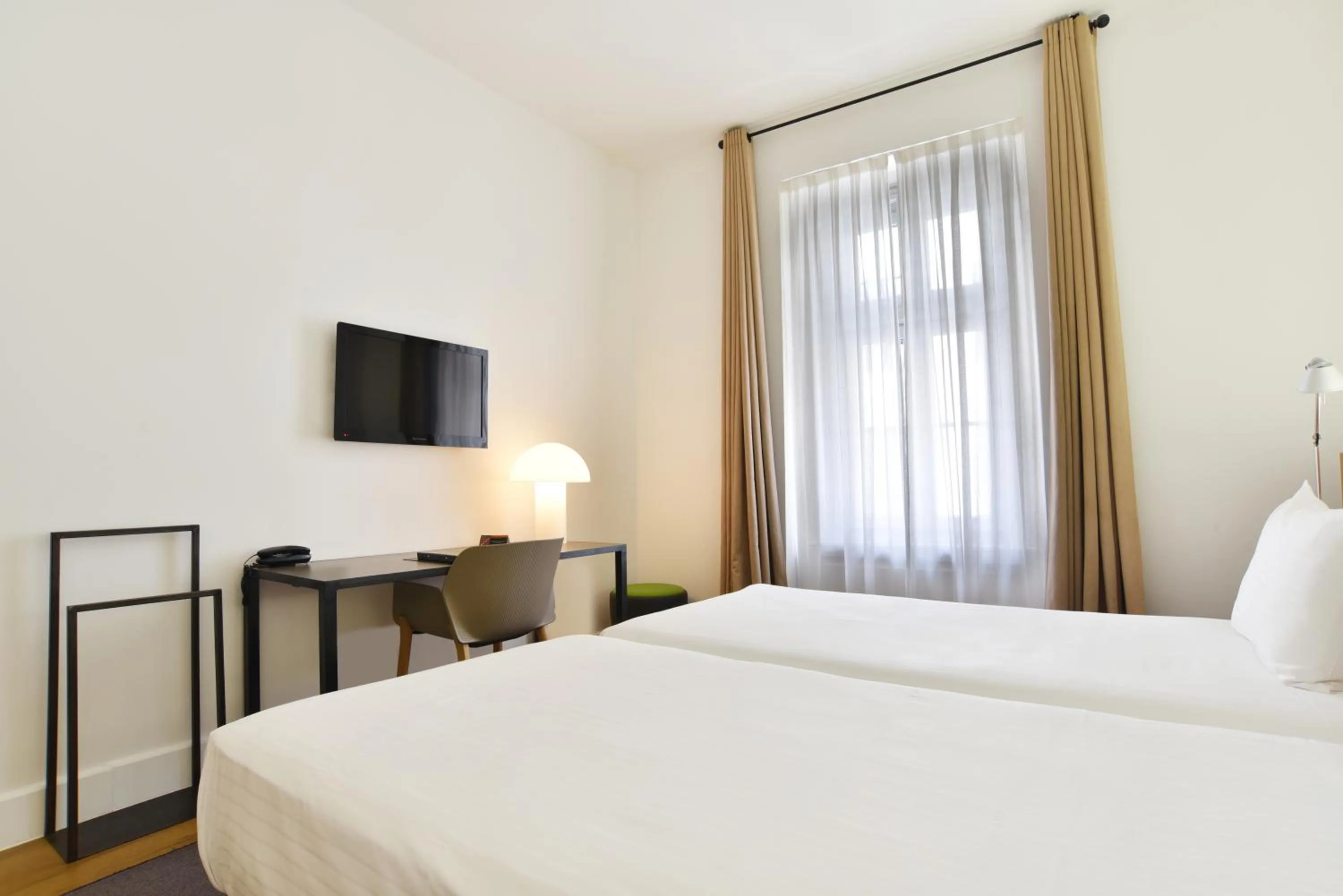 TV and multimedia, Bed in Hotel Zenit Budapest Palace