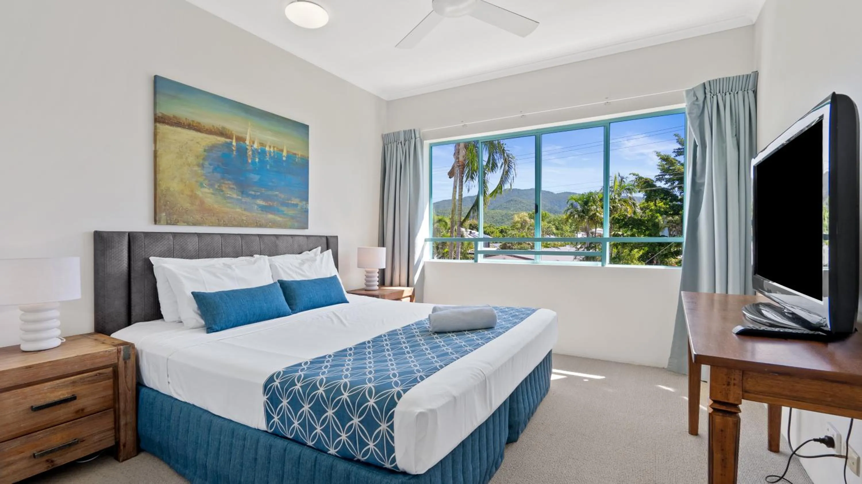 Bed in Coral Sands Beachfront Resort