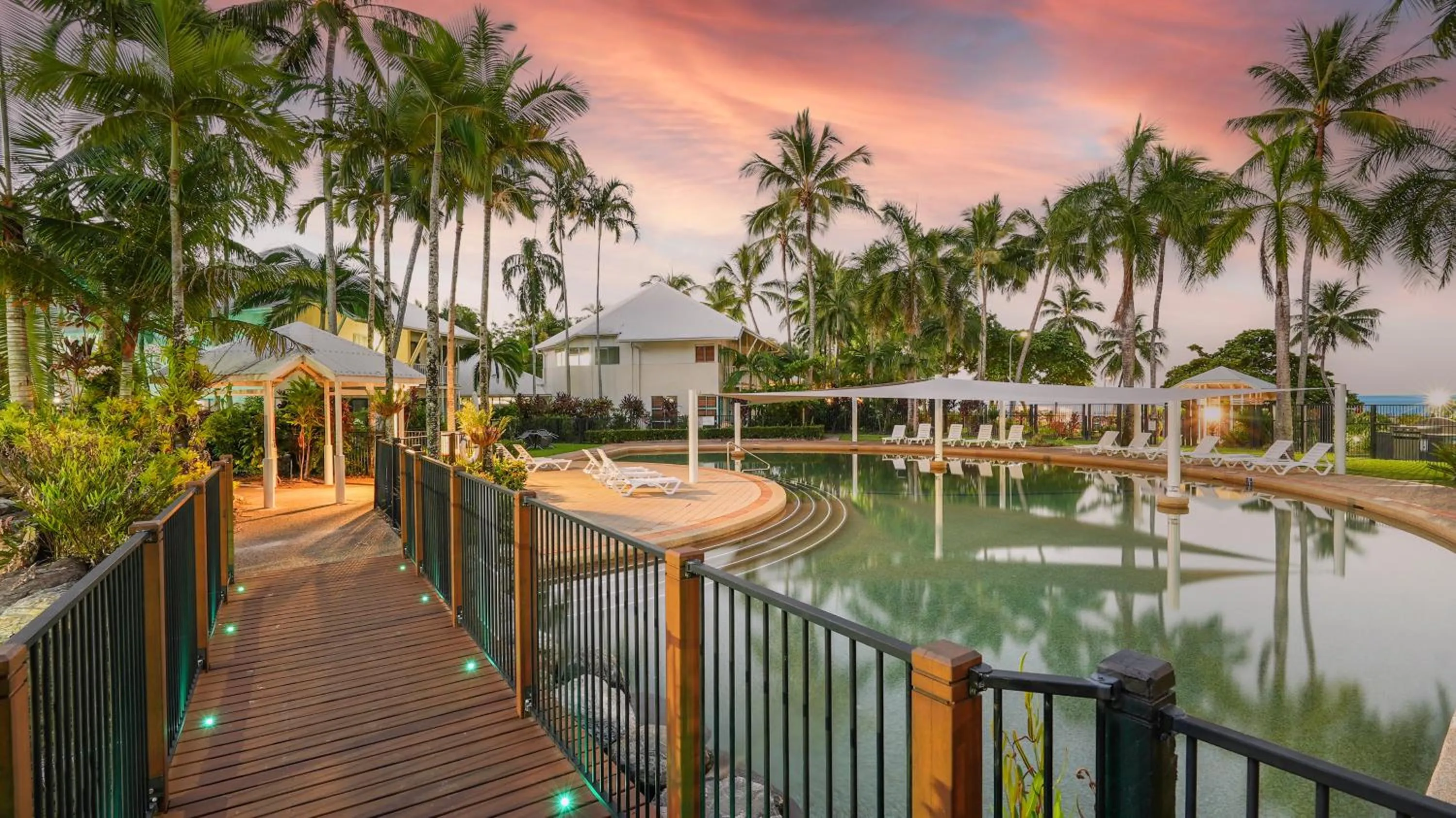 Coral Sands Beachfront Resort