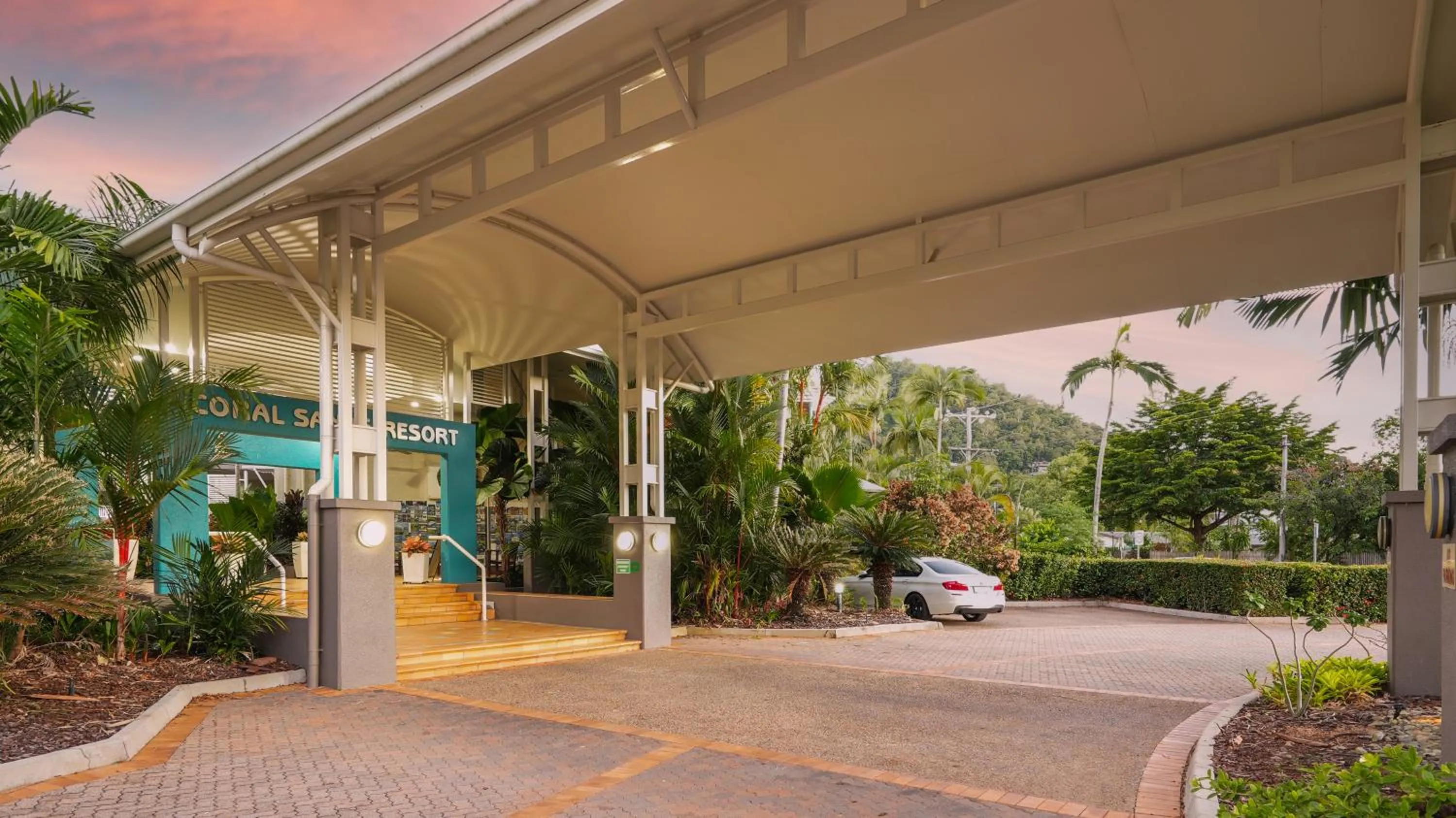 Coral Sands Beachfront Resort