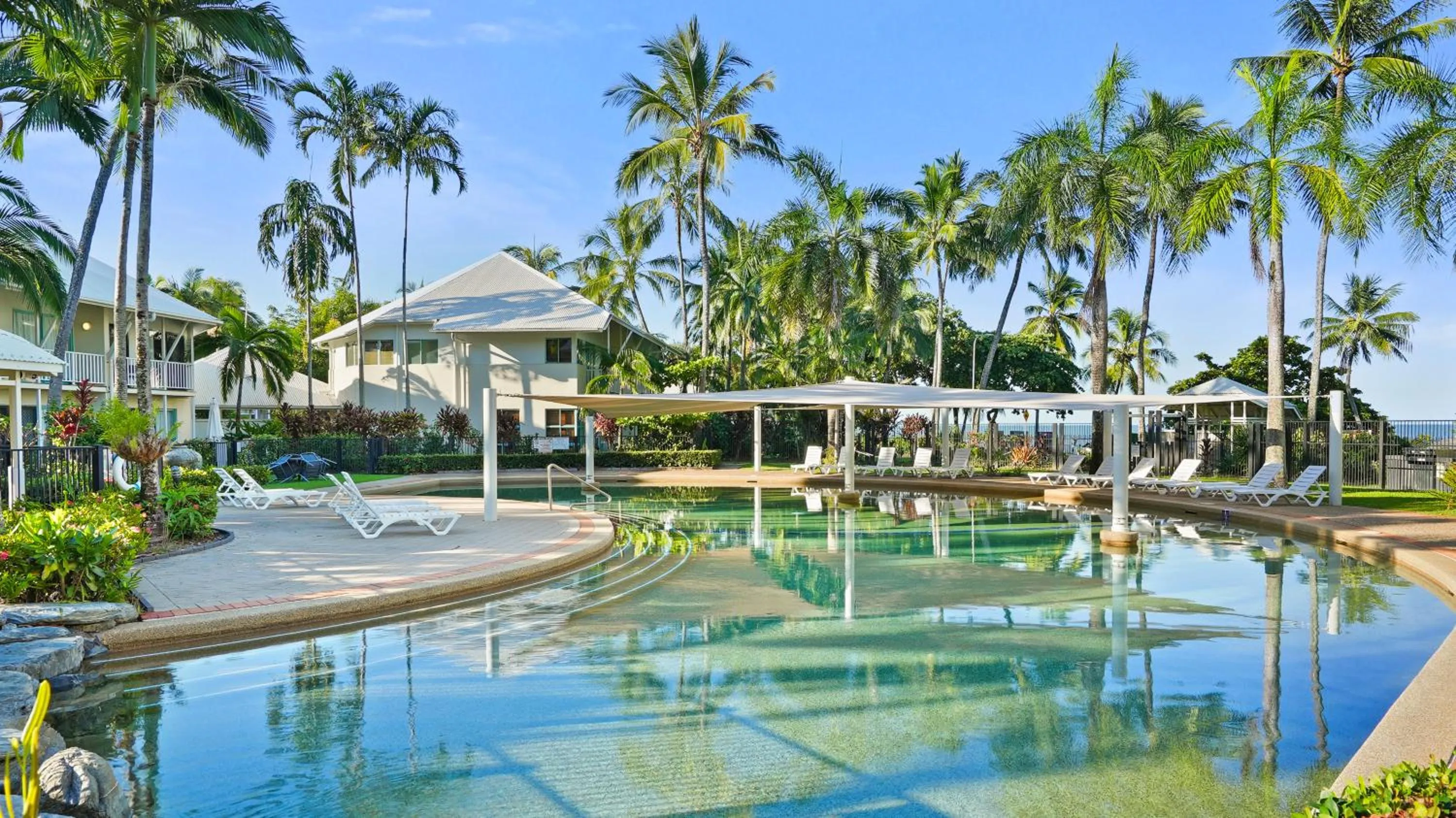 Coral Sands Beachfront Resort