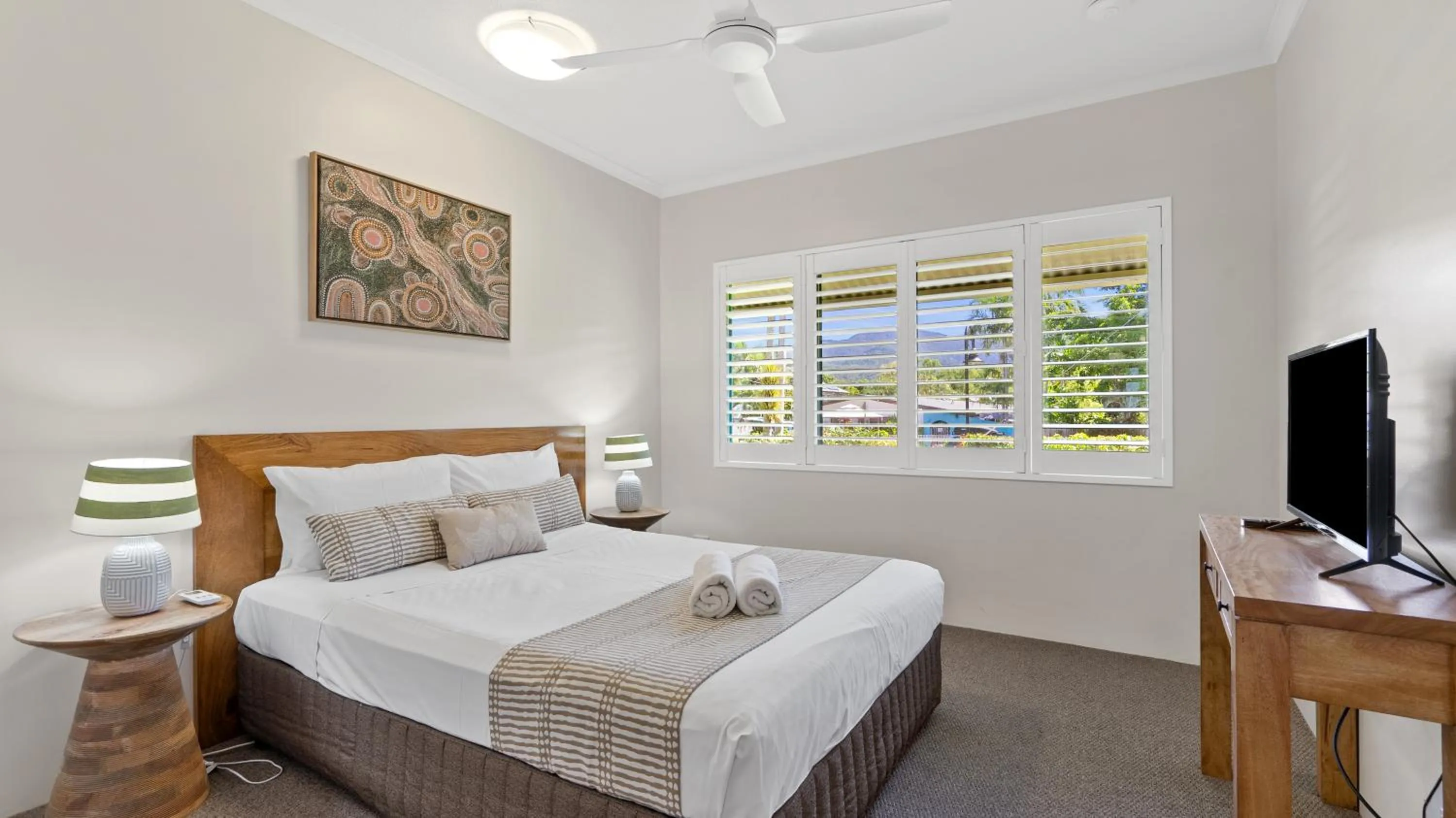 Bed in Coral Sands Beachfront Resort