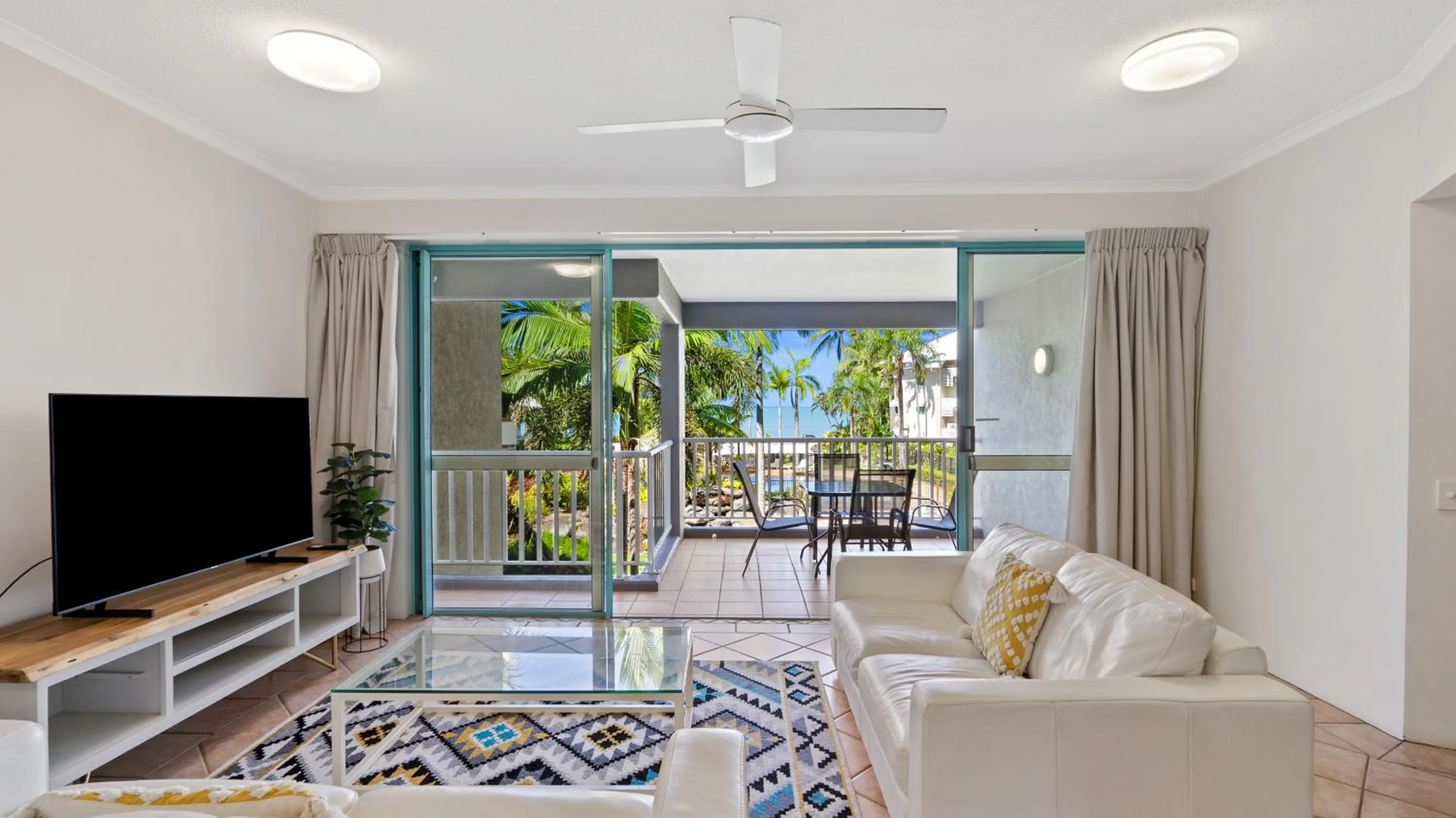 Coral Sands Beachfront Resort