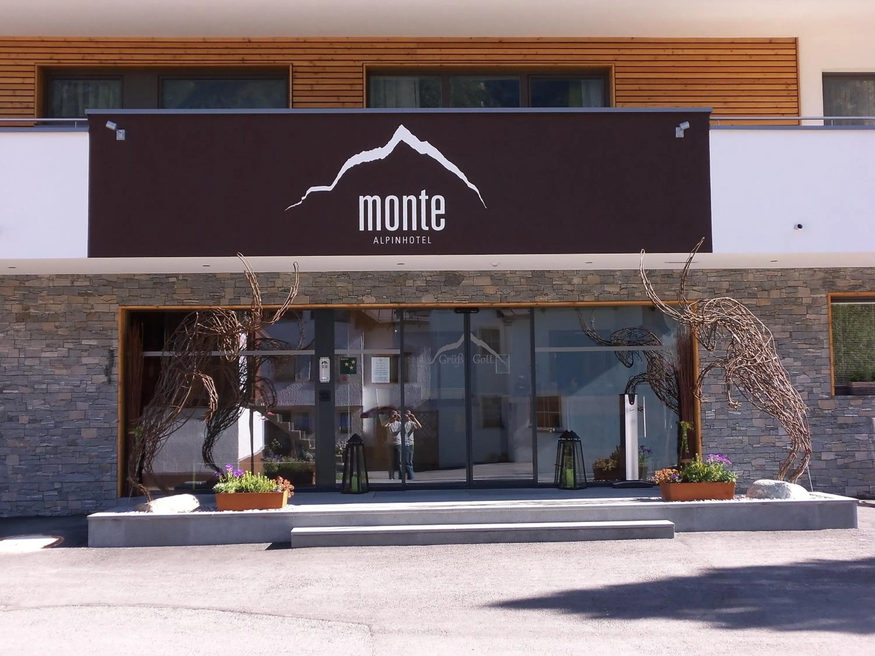 Facade/entrance in Alpinhotel Monte Superior - Silvretta Card Premium Betrieb