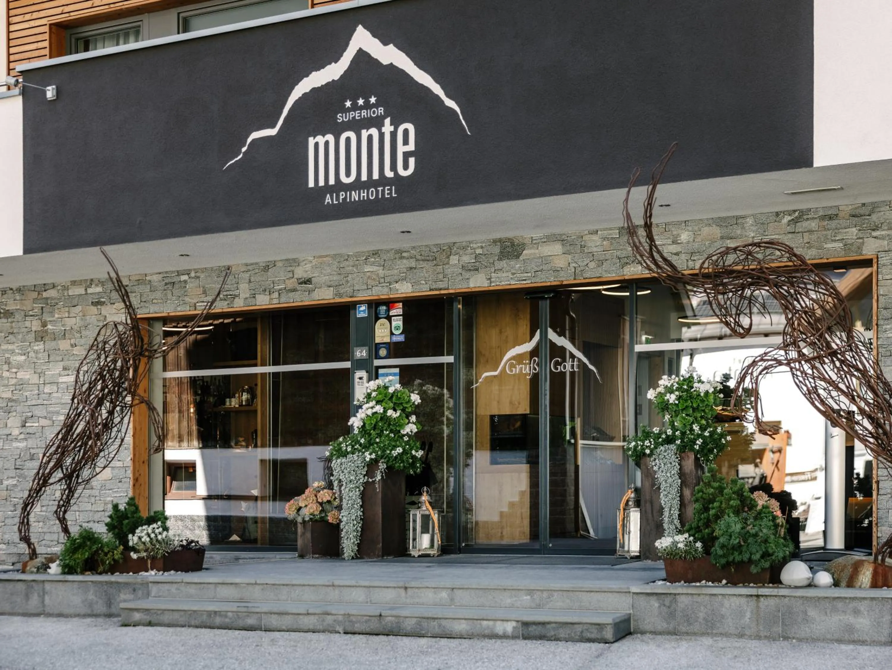Facade/entrance in Alpinhotel Monte Superior - Silvretta Card Premium Betrieb