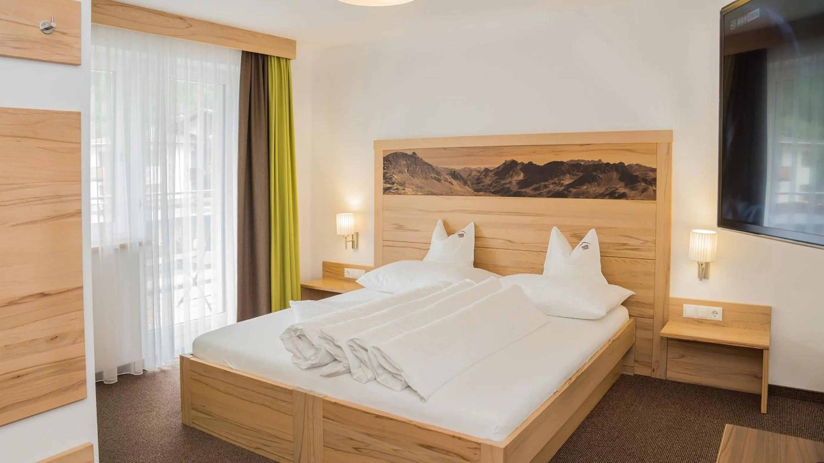 Bed in Alpinhotel Monte Superior - Silvretta Card Premium Betrieb