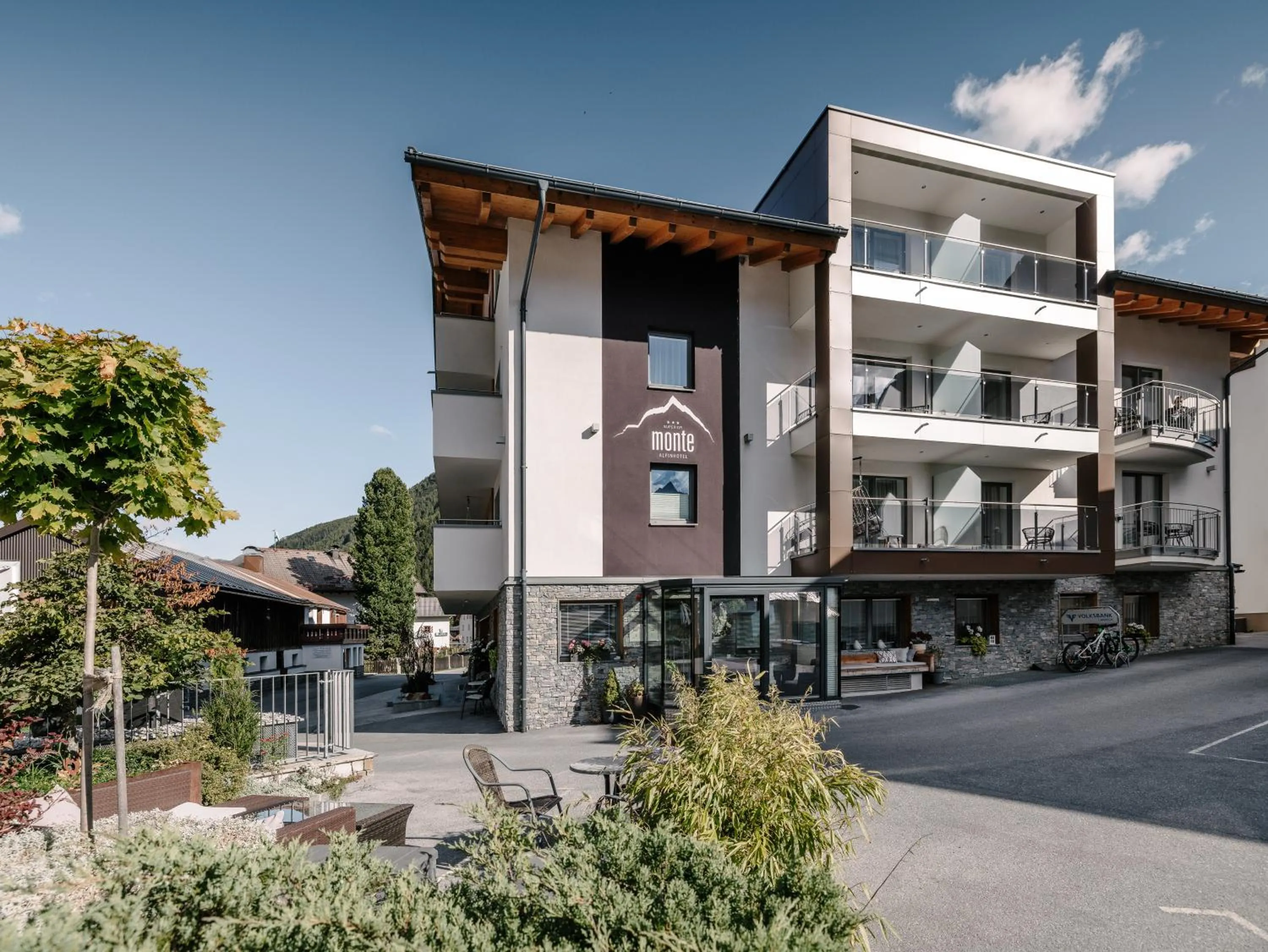 Property building in Alpinhotel Monte Superior - Silvretta Card Premium Betrieb