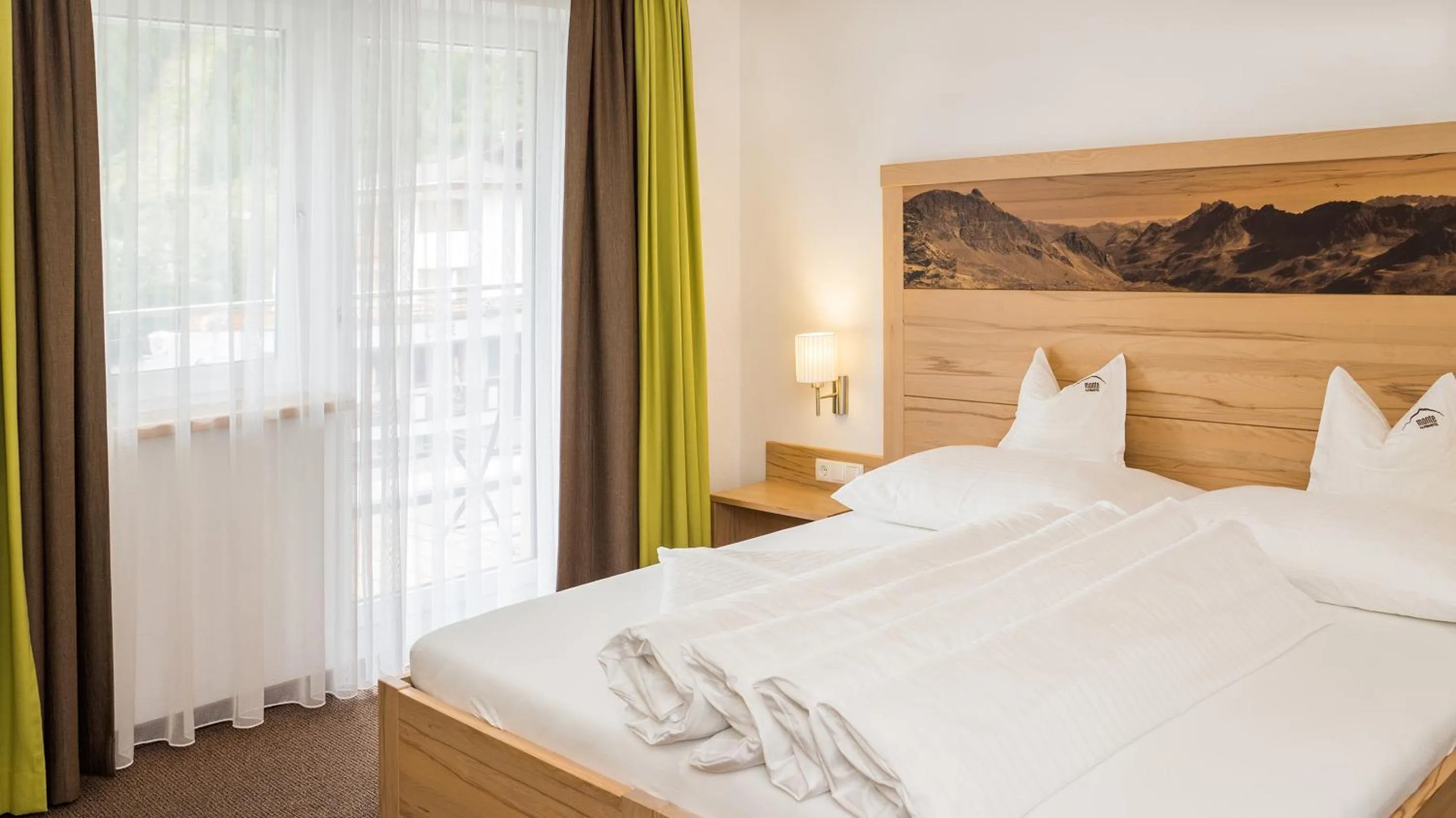 Bed in Alpinhotel Monte Superior - Silvretta Card Premium Betrieb