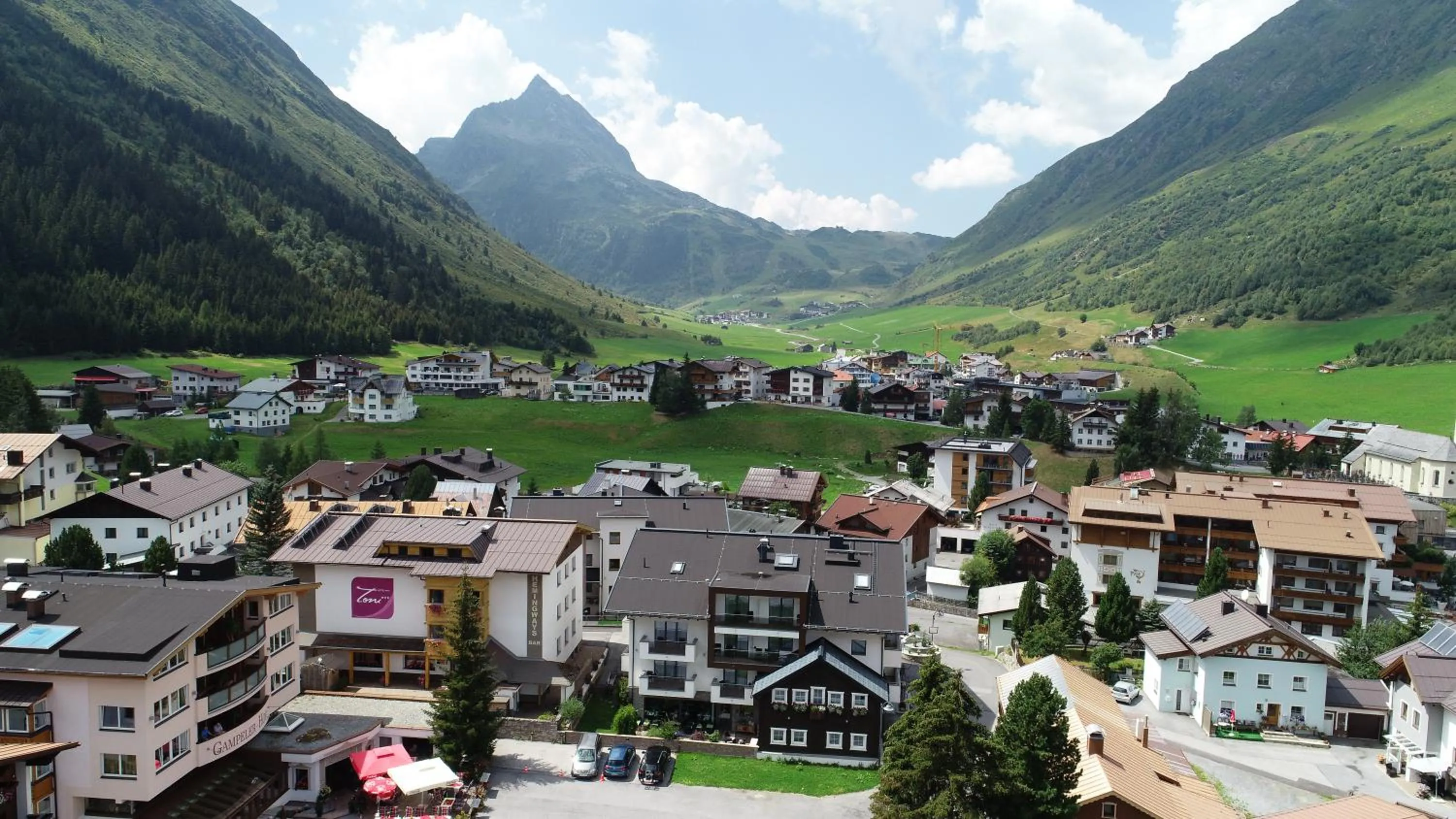 Neighbourhood in Alpinhotel Monte Superior - Silvretta Card Premium Betrieb