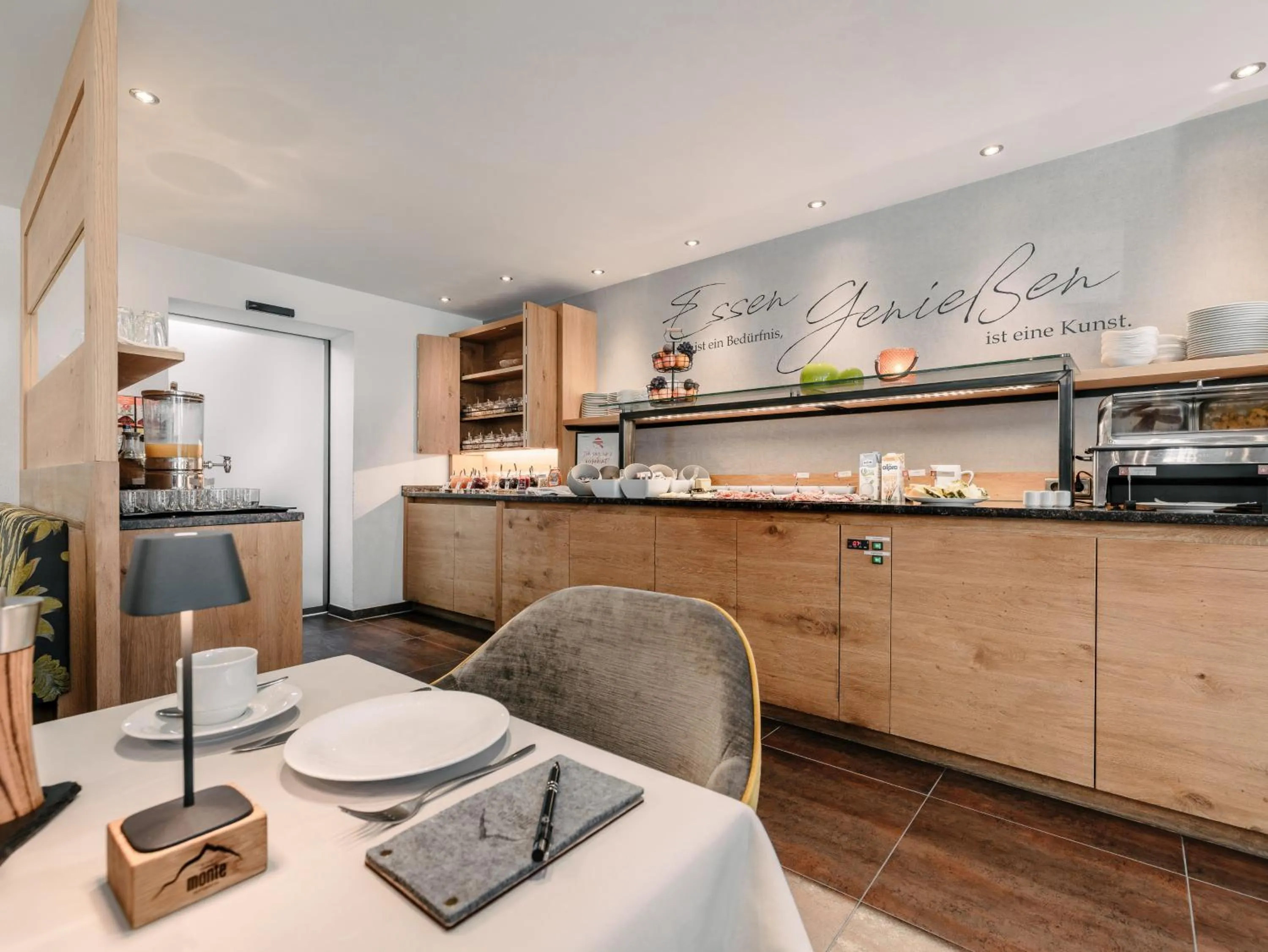 Buffet breakfast in Alpinhotel Monte Superior - Silvretta Card Premium Betrieb