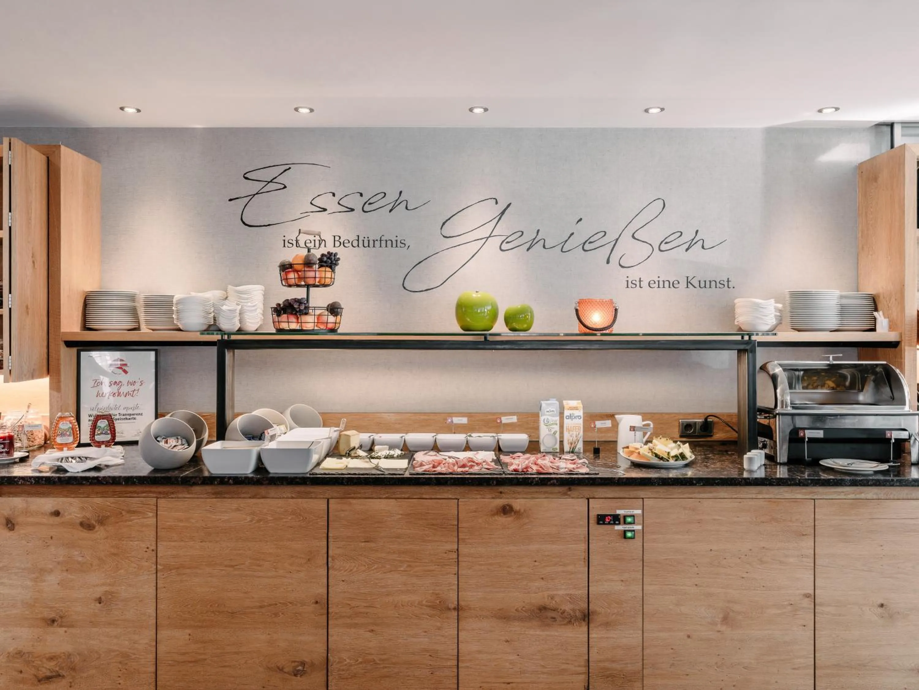 Buffet breakfast in Alpinhotel Monte Superior - Silvretta Card Premium Betrieb