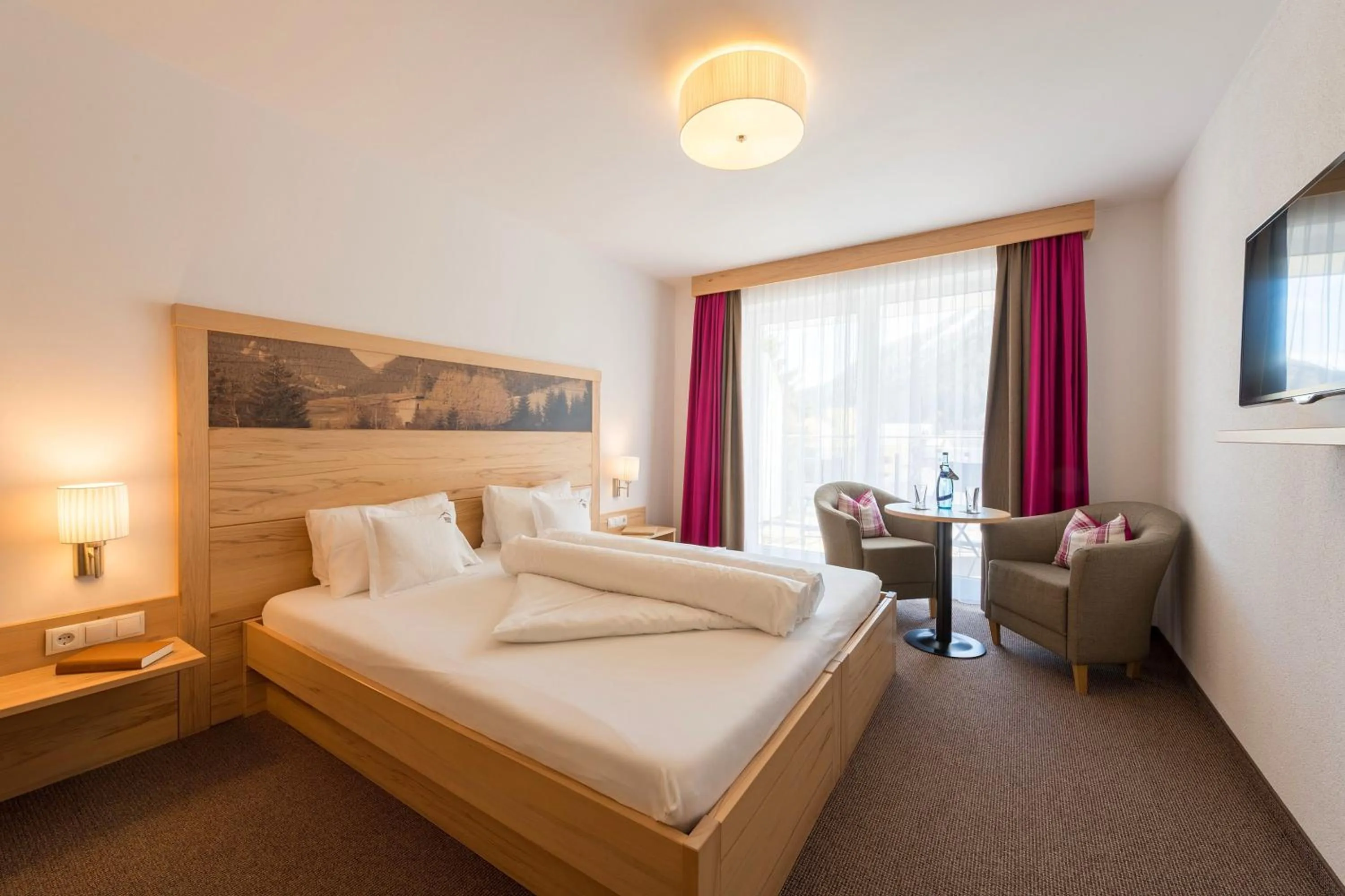 Bed in Alpinhotel Monte Superior - Silvretta Card Premium Betrieb