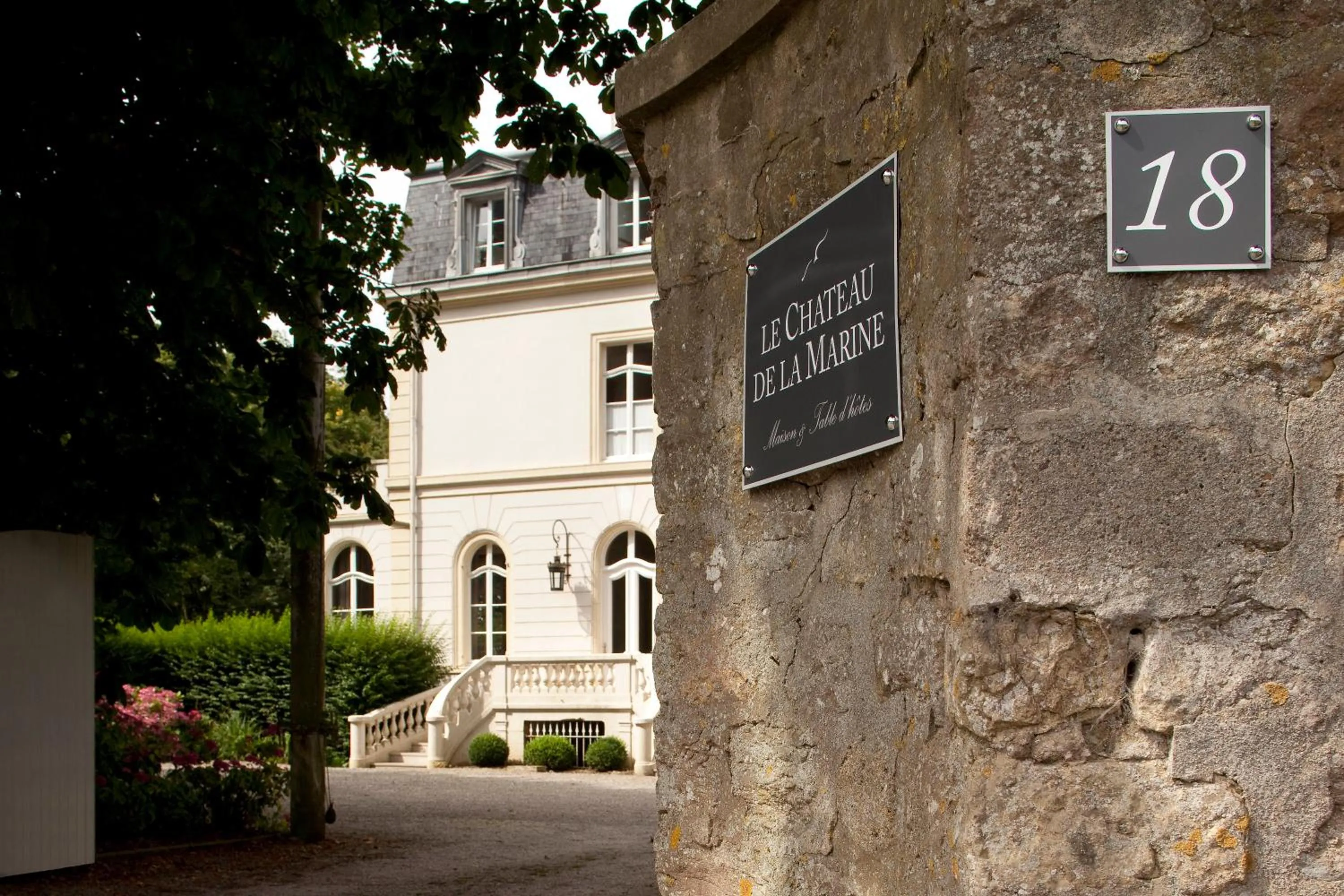 Facade/entrance in Château de la Marine