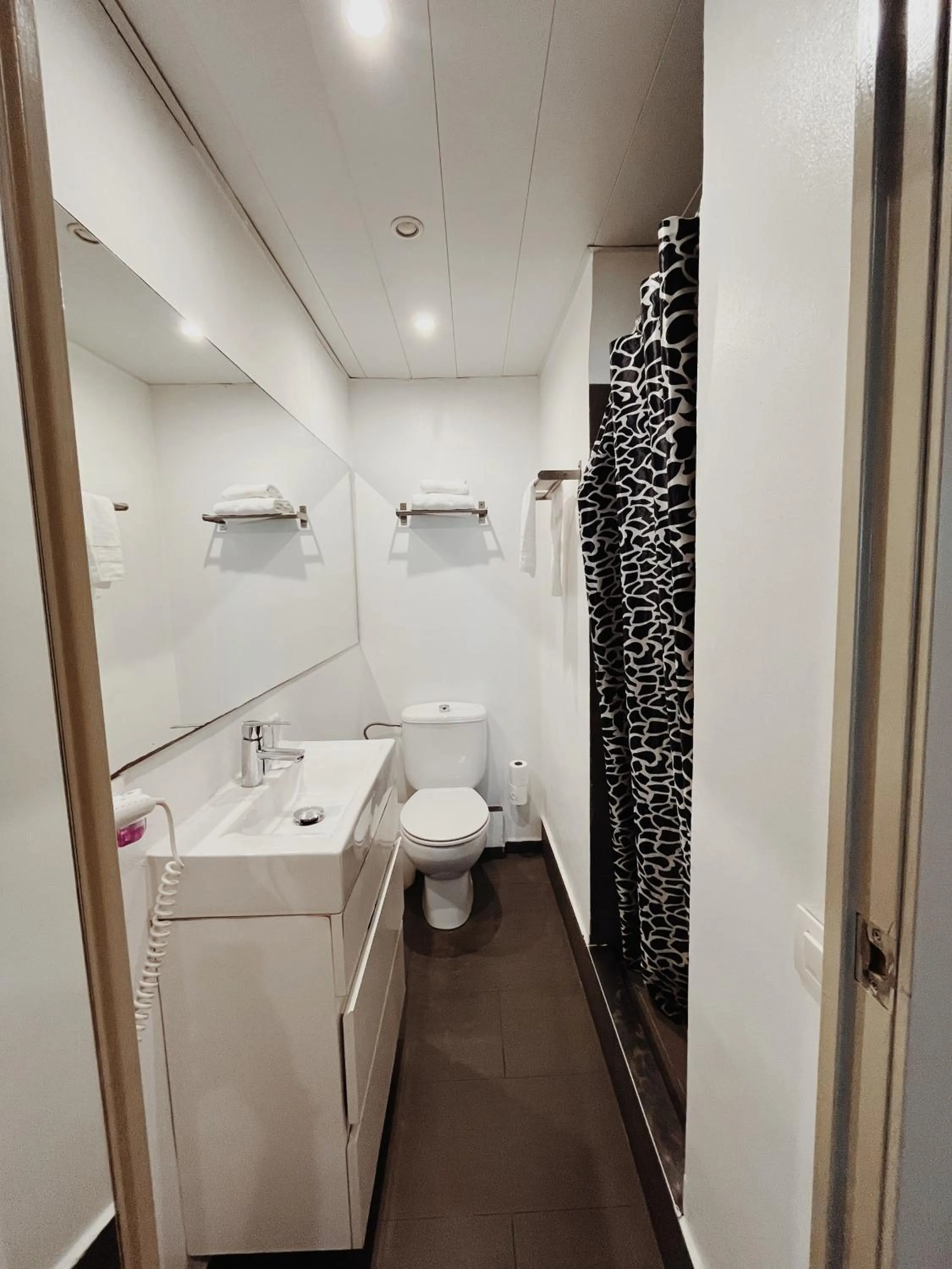 Toilet in Fira Apartments by gaiarooms