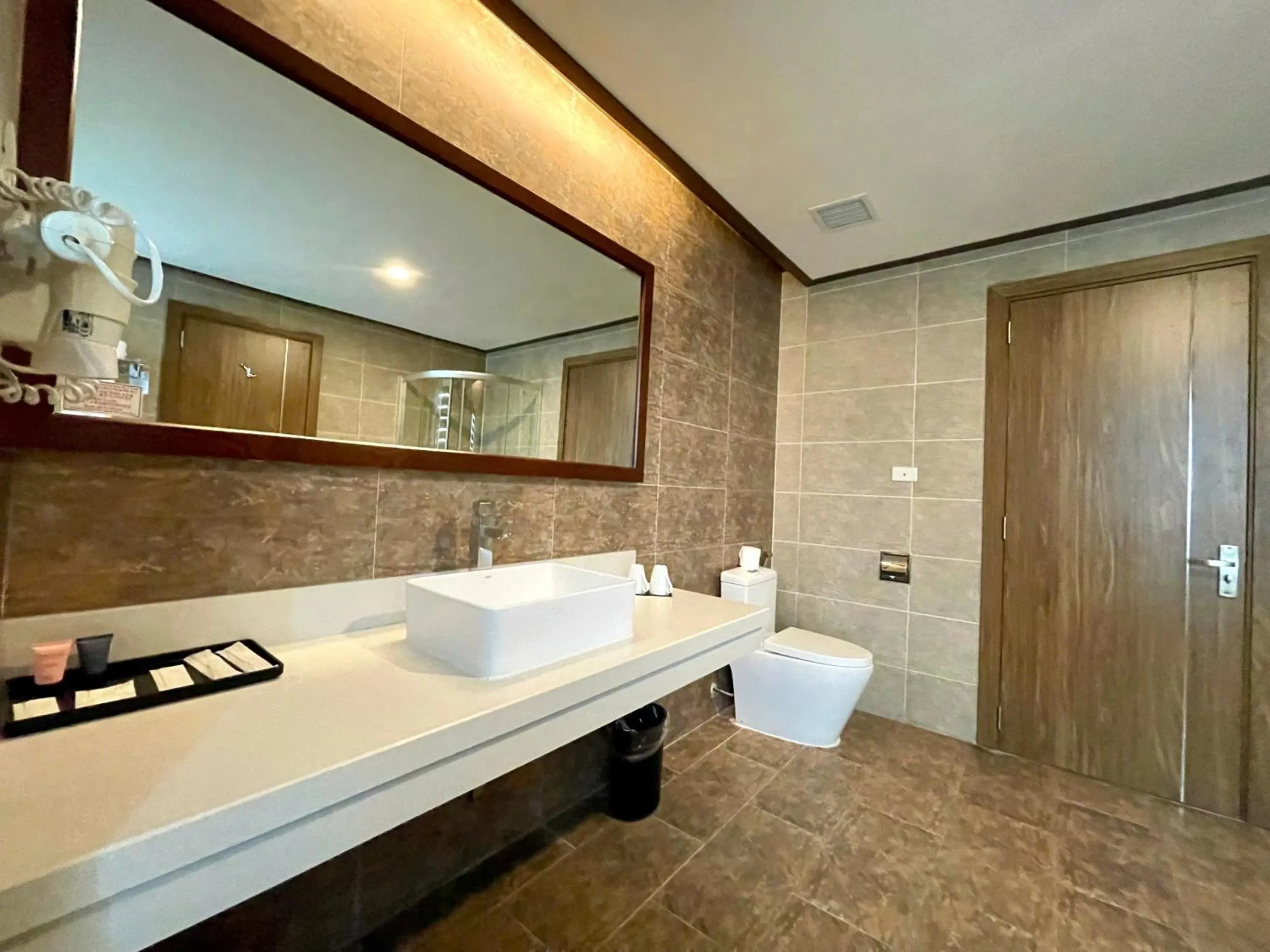 Toilet in Muong Thanh Grand Xa La Hotel