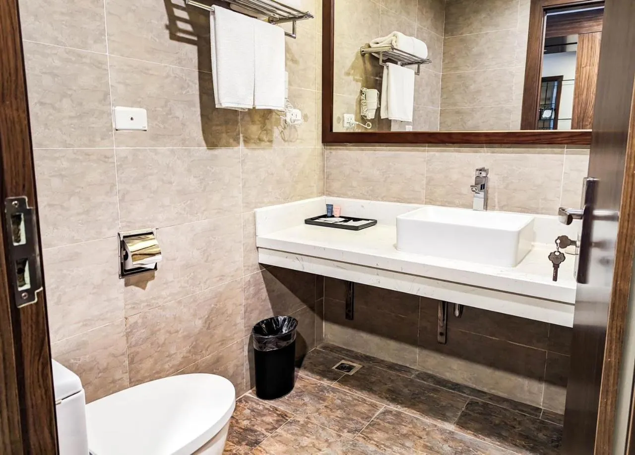 Toilet in Muong Thanh Grand Xa La Hotel