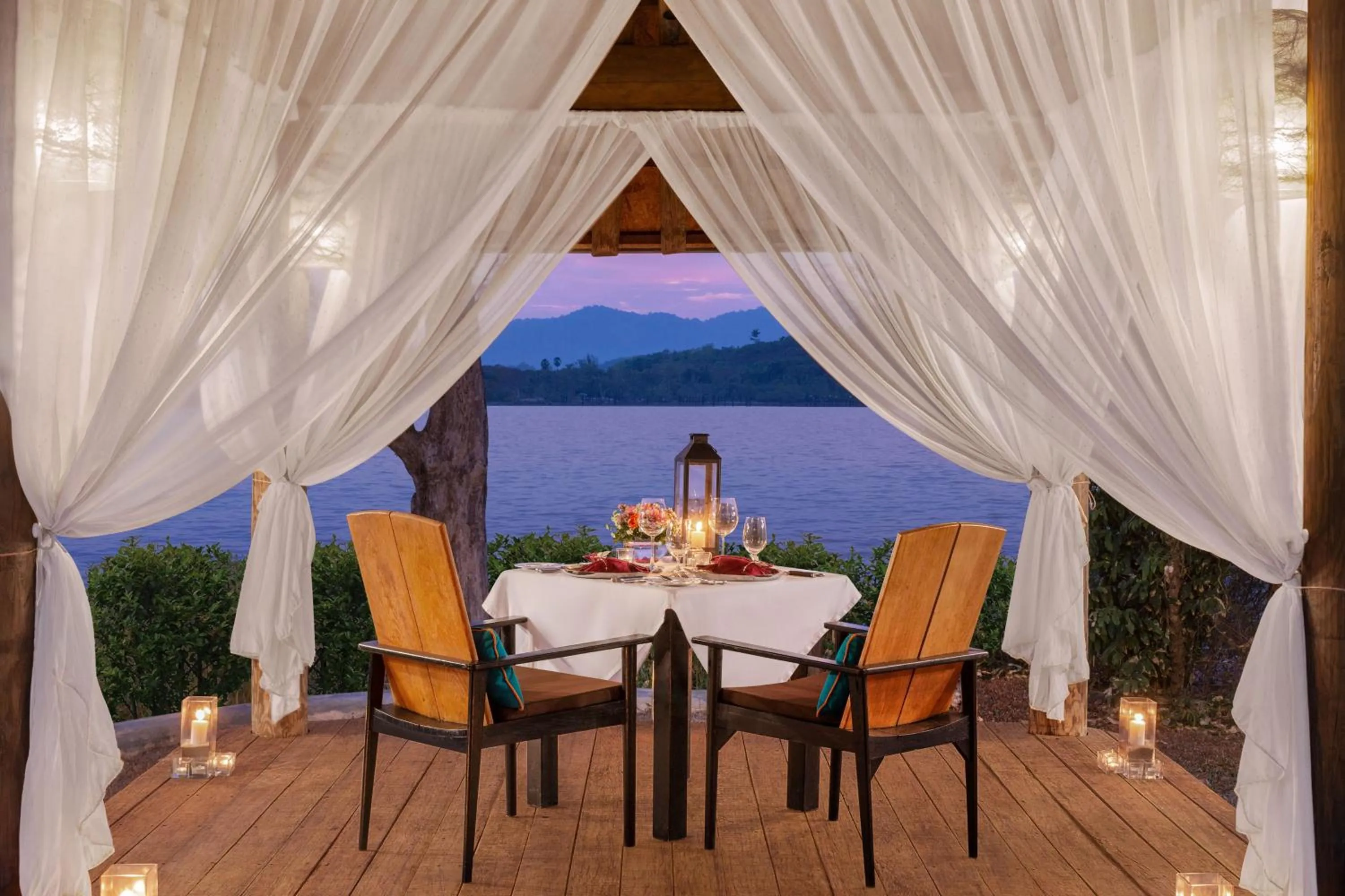 Lounge or bar in The Naka Island, a Luxury Collection Resort & Spa, Phuket