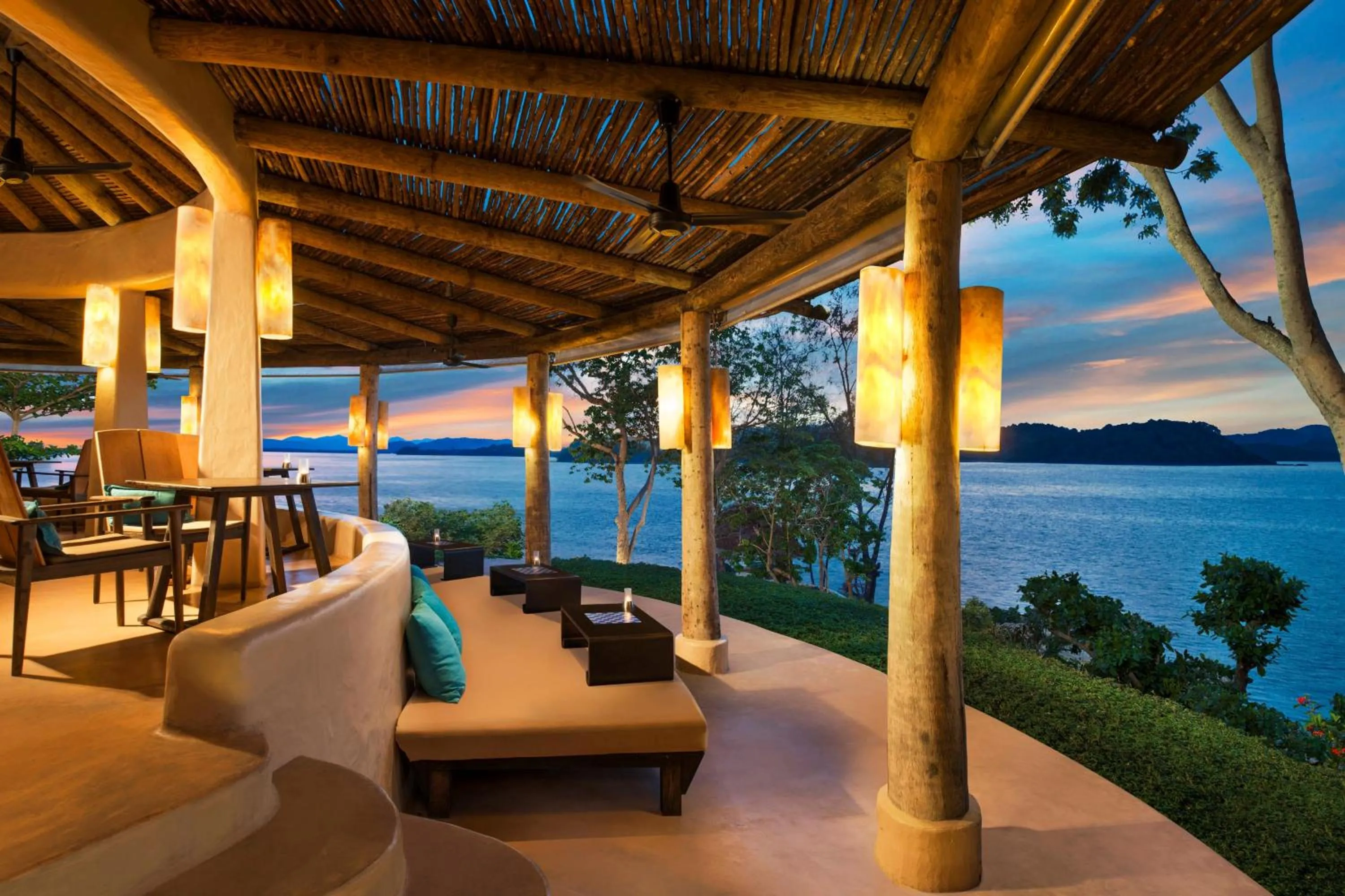 Lounge or bar in The Naka Island, a Luxury Collection Resort & Spa, Phuket