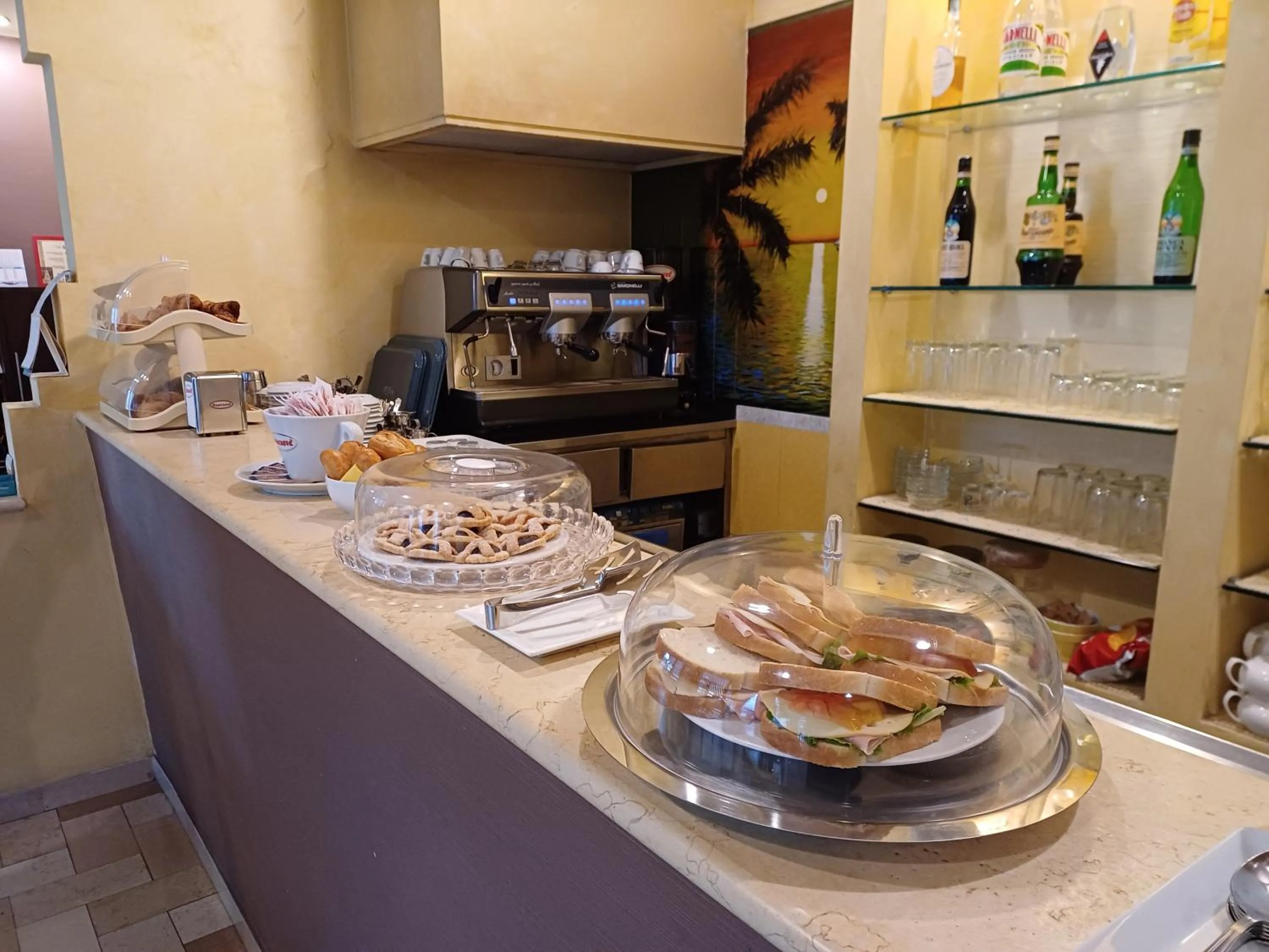 Restaurant/places to eat in Hotel Promenade