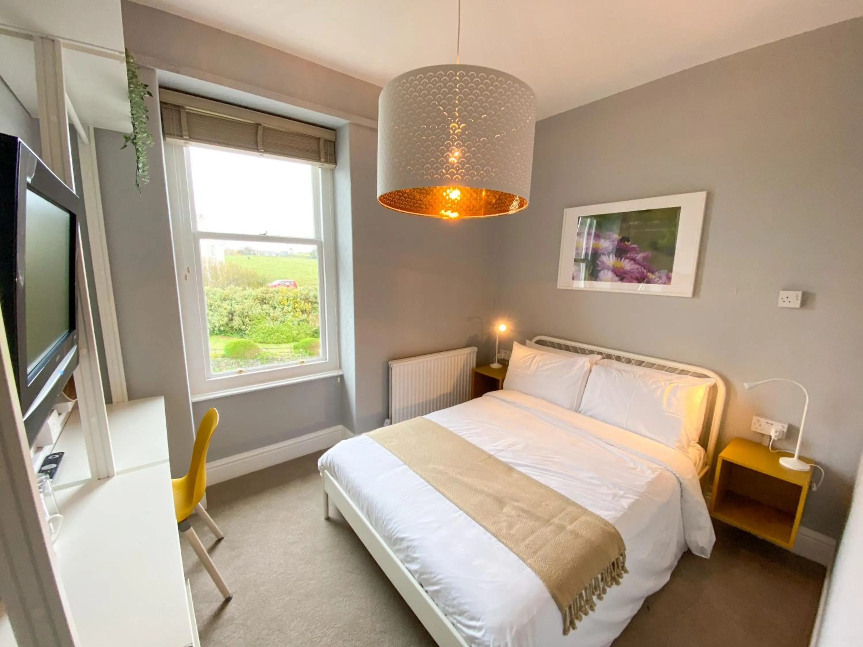 Bedroom, Bed in Housel Bay Hotel