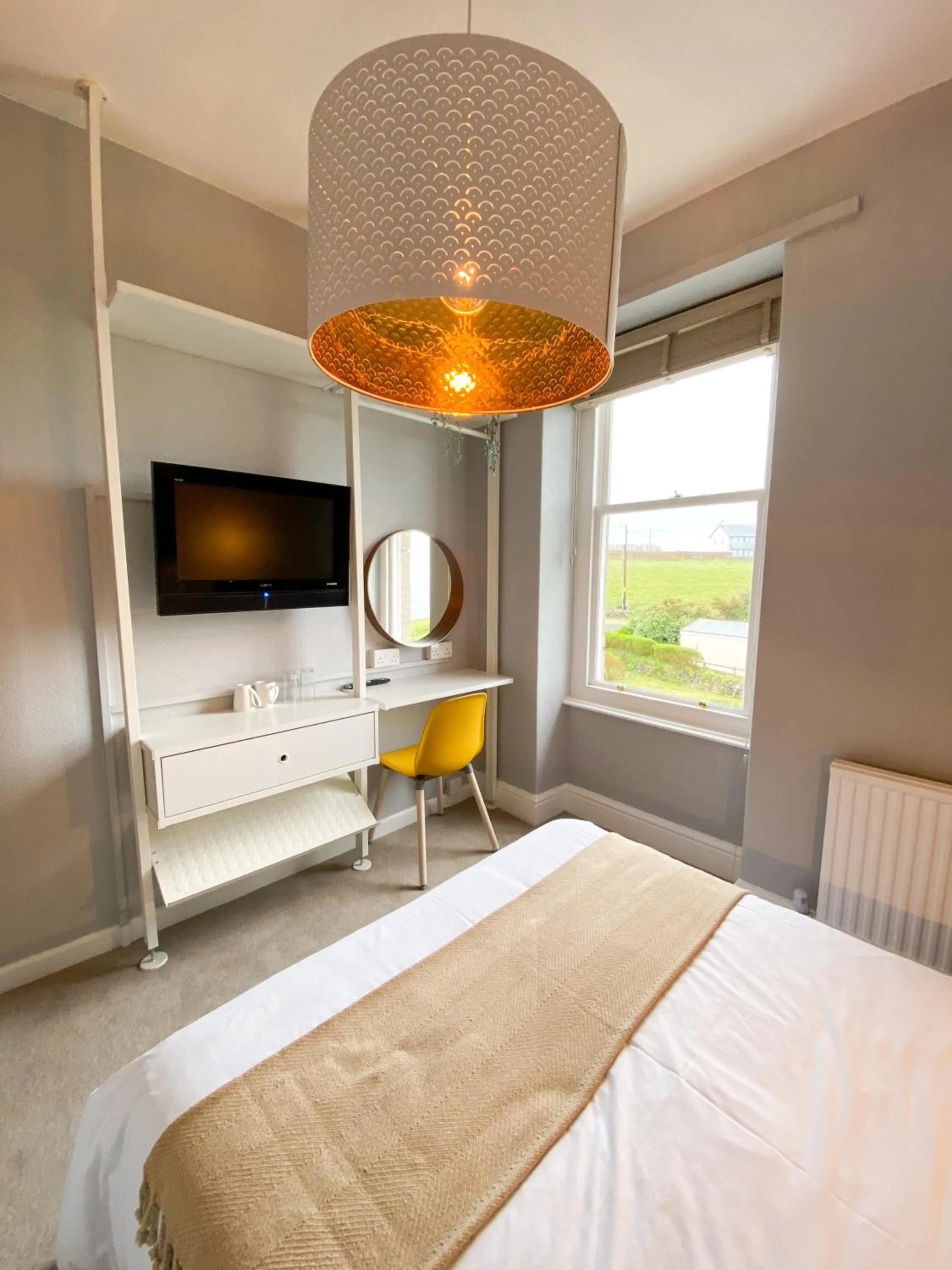 Bedroom, Bed in Housel Bay Hotel