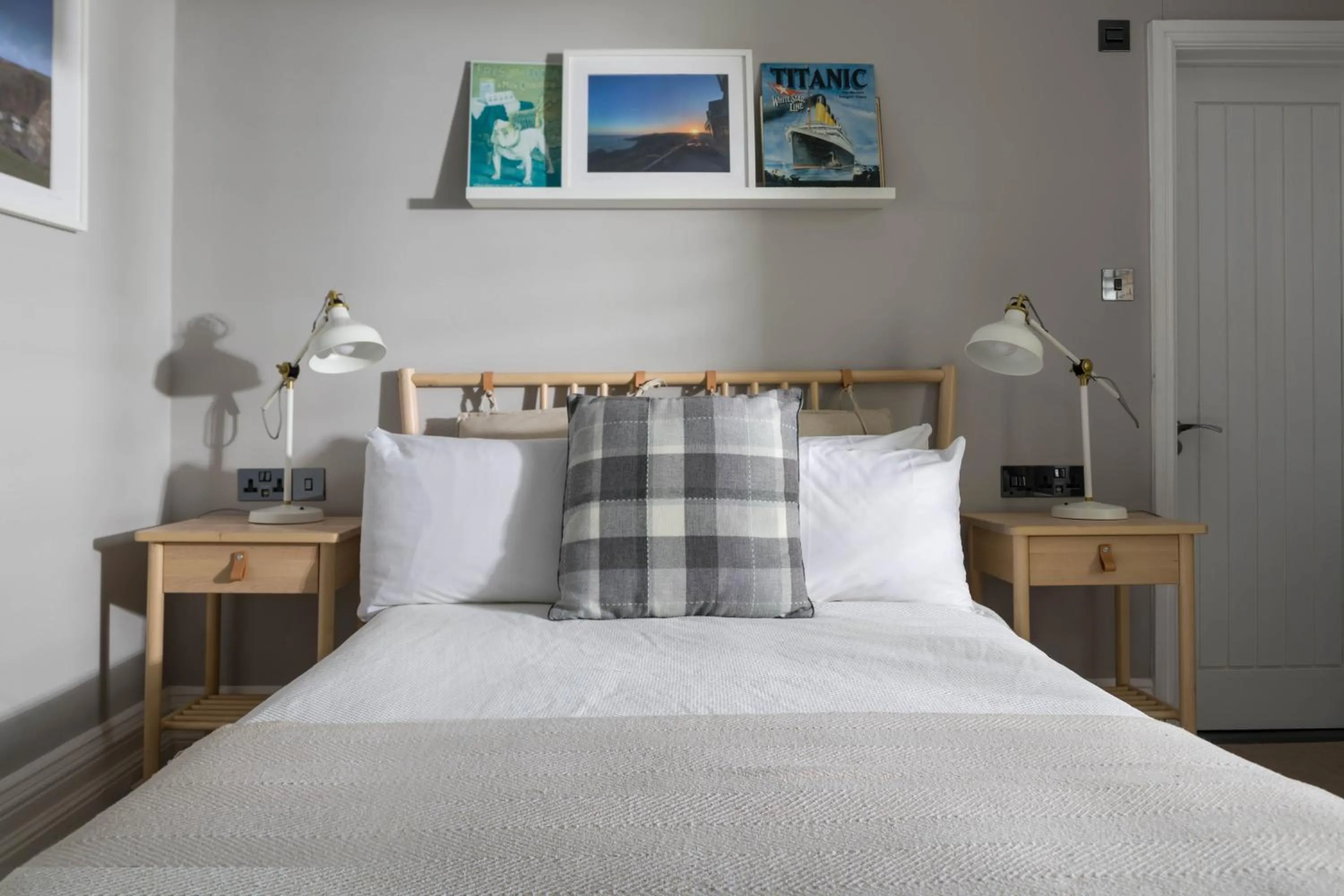 Bedroom, Bed in Housel Bay Hotel