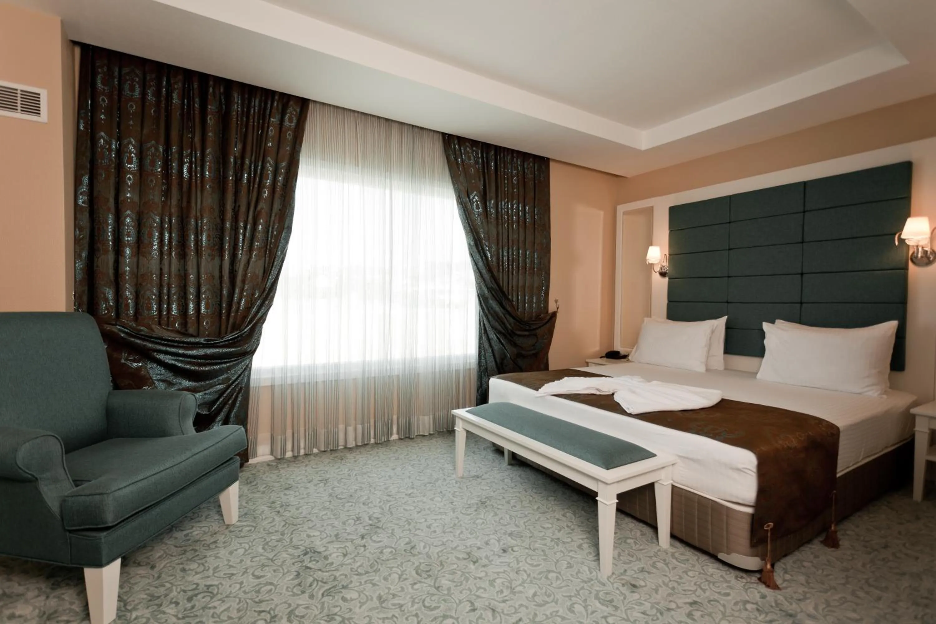 Bed in Mercia Hotels & Resorts