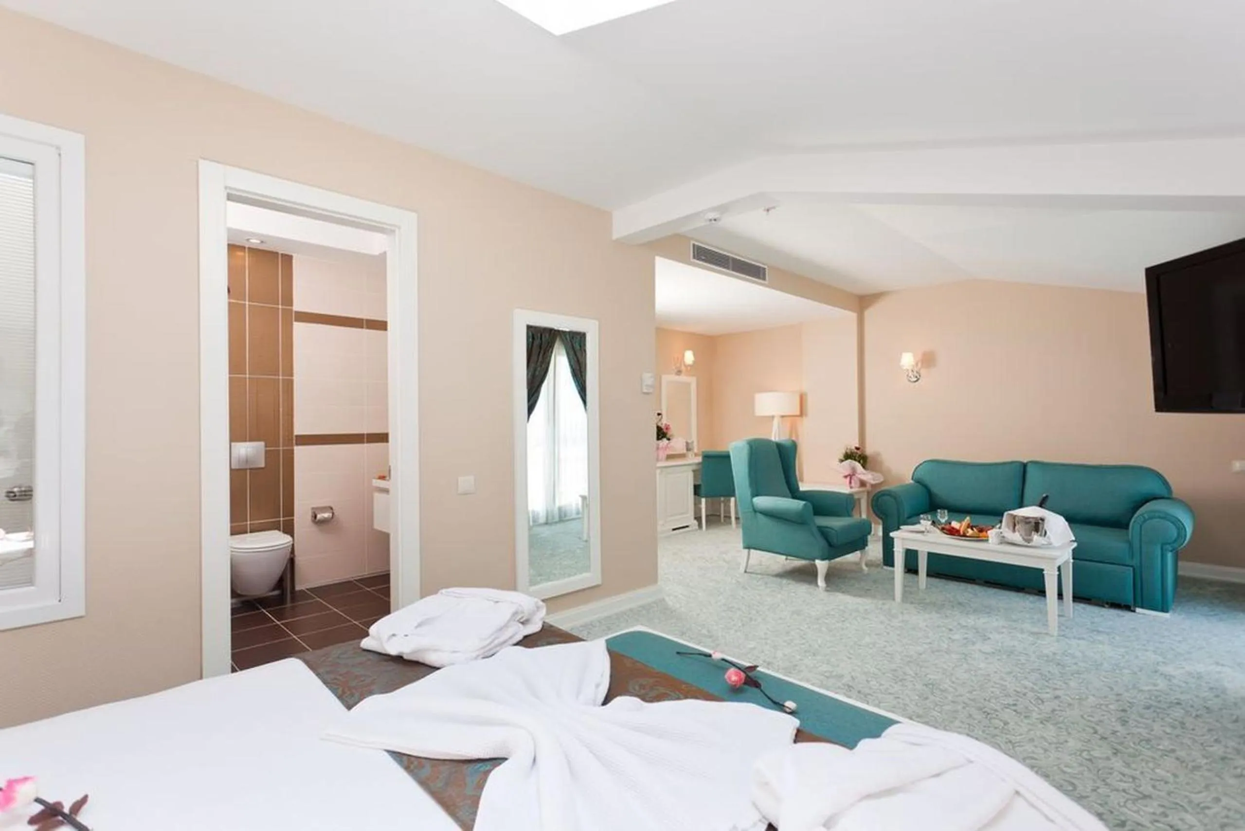 Photo of the whole room, Bed in Mercia Hotels & Resorts