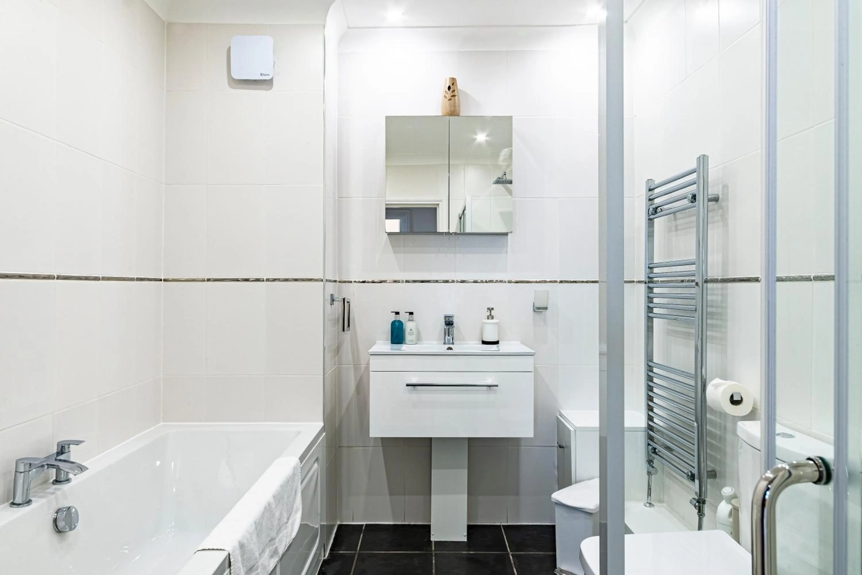 Shower in Greyfriars