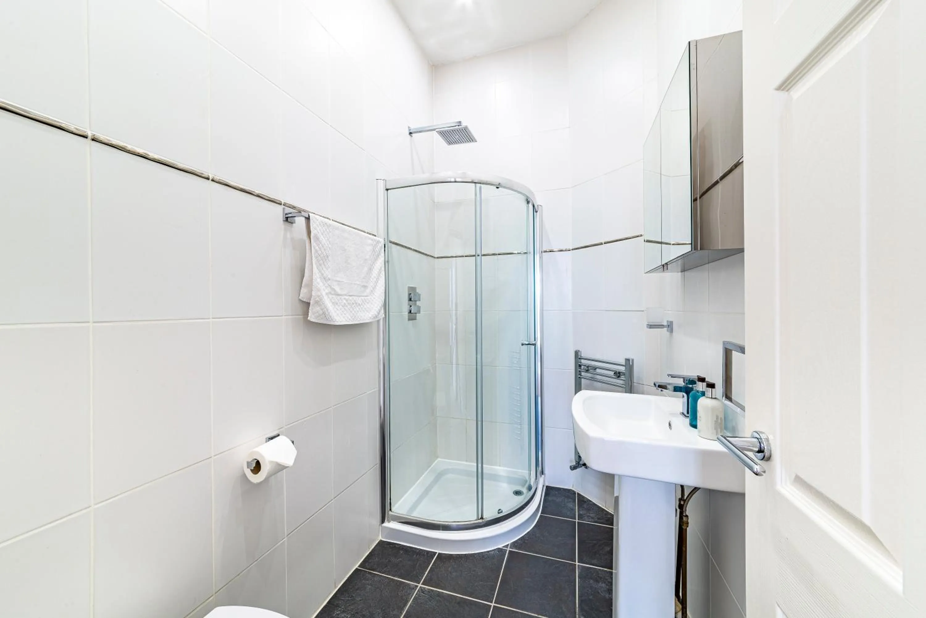 Shower in Greyfriars