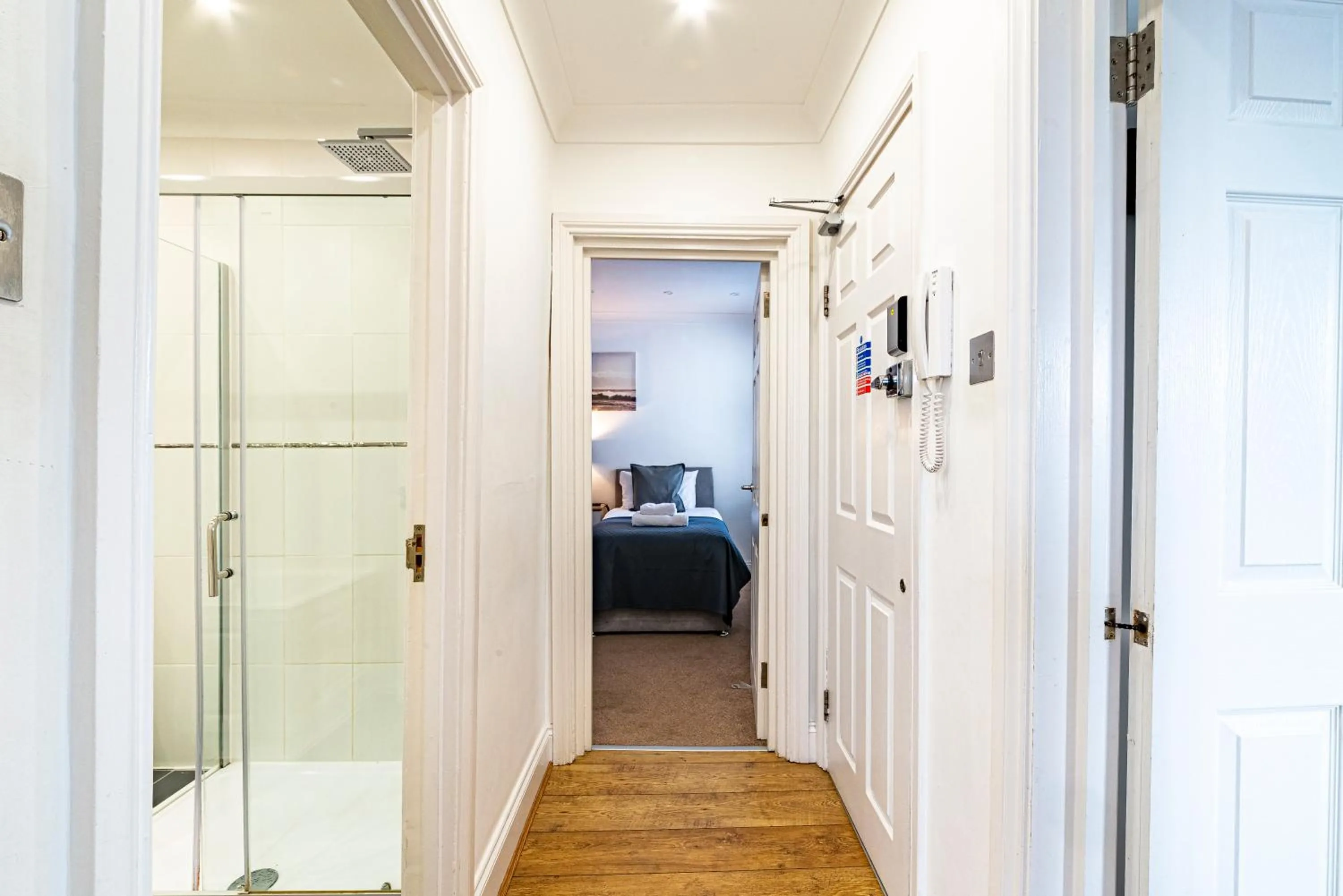 Photo of the whole room, Bed in Greyfriars