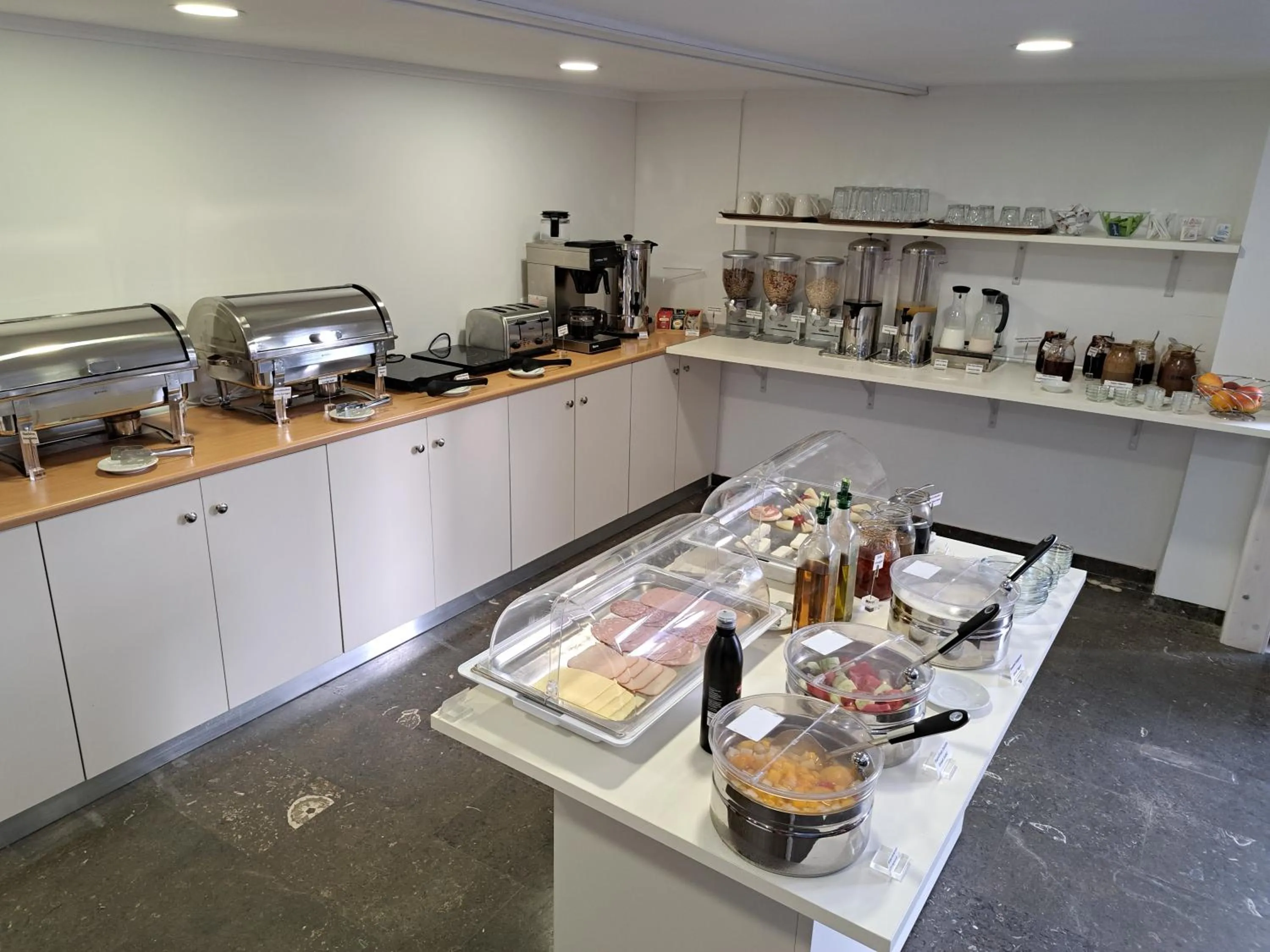 Breakfast in Hotel Astron